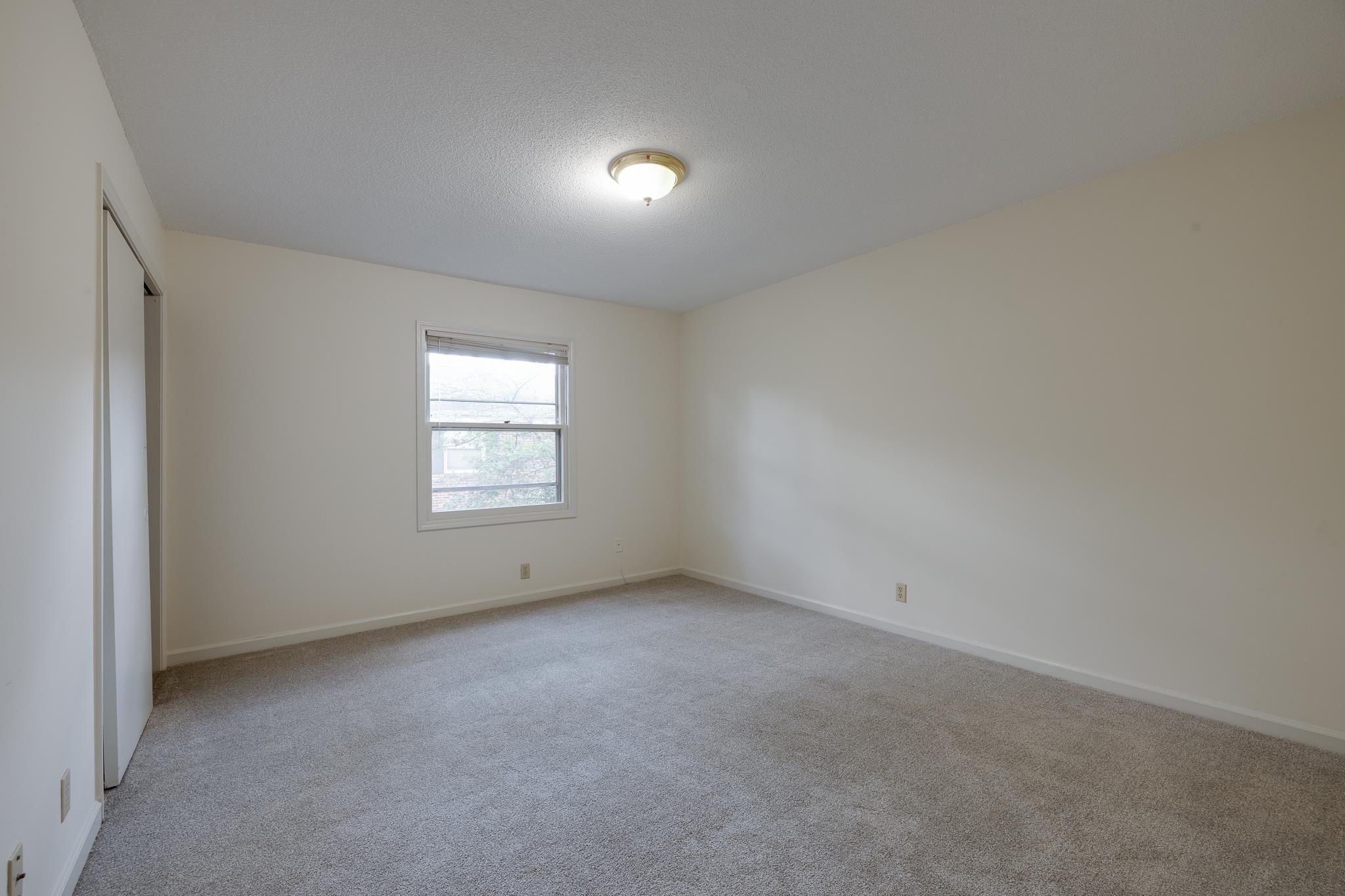 1204 CHAMBERLAIN DR Unit: 10