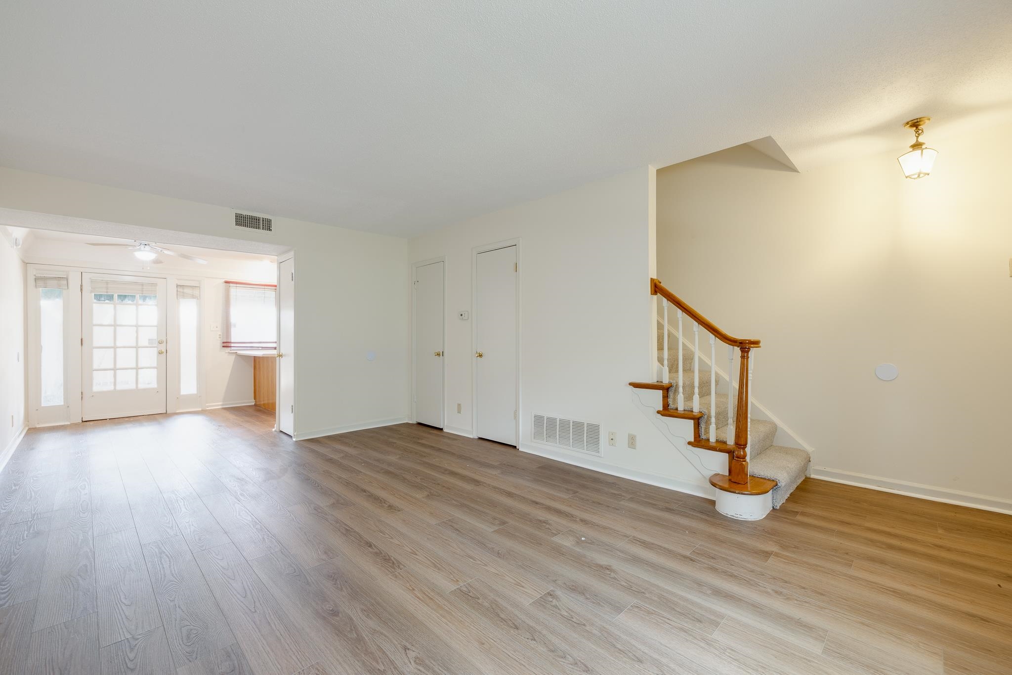 1204 CHAMBERLAIN DR Unit: 10