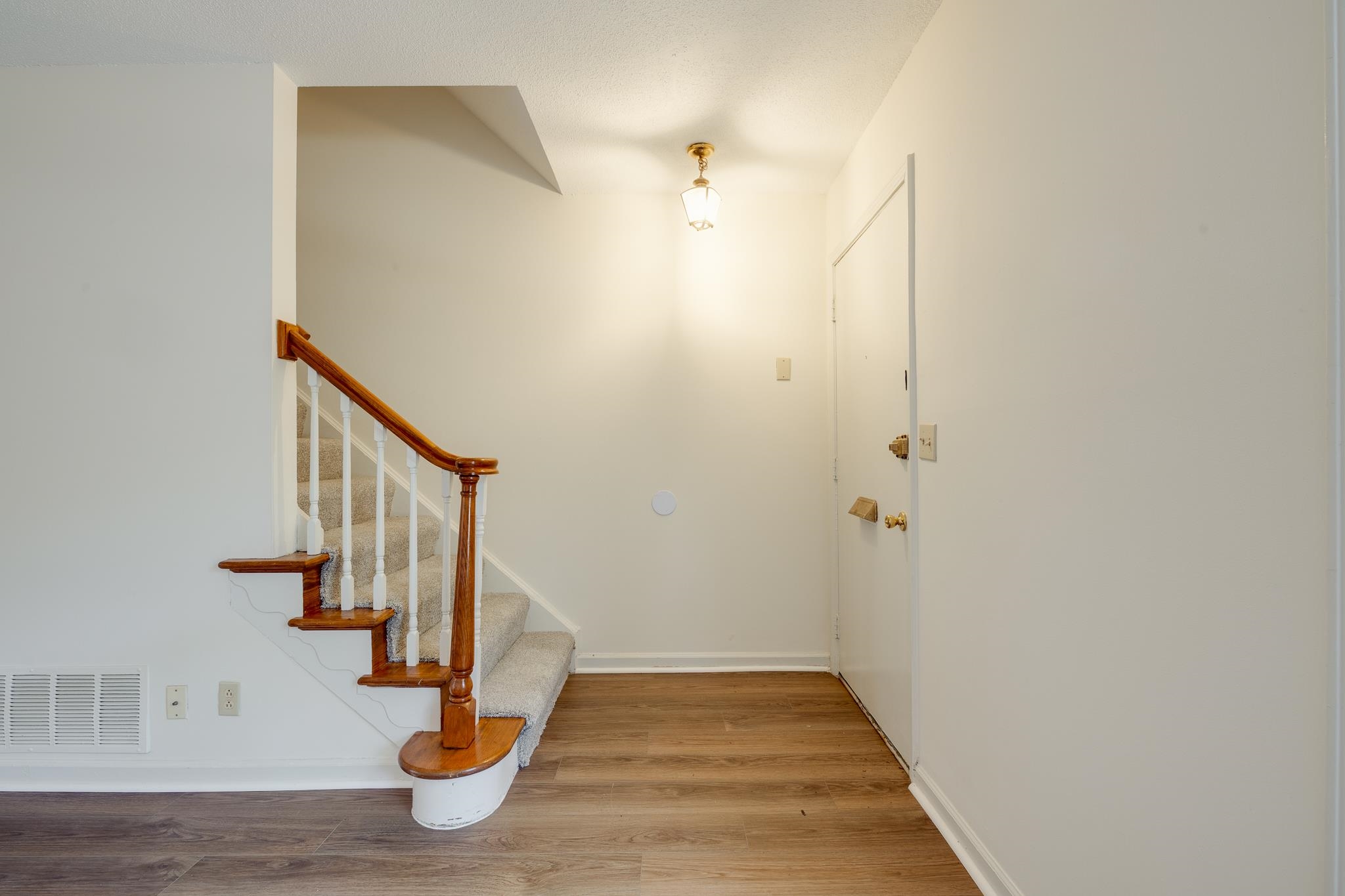 1204 CHAMBERLAIN DR Unit: 10