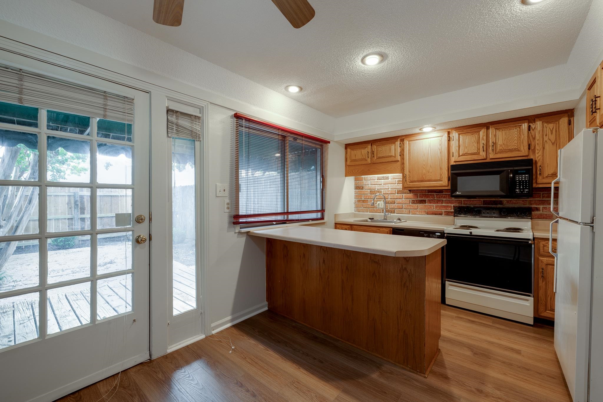 1204 CHAMBERLAIN DR Unit: 10