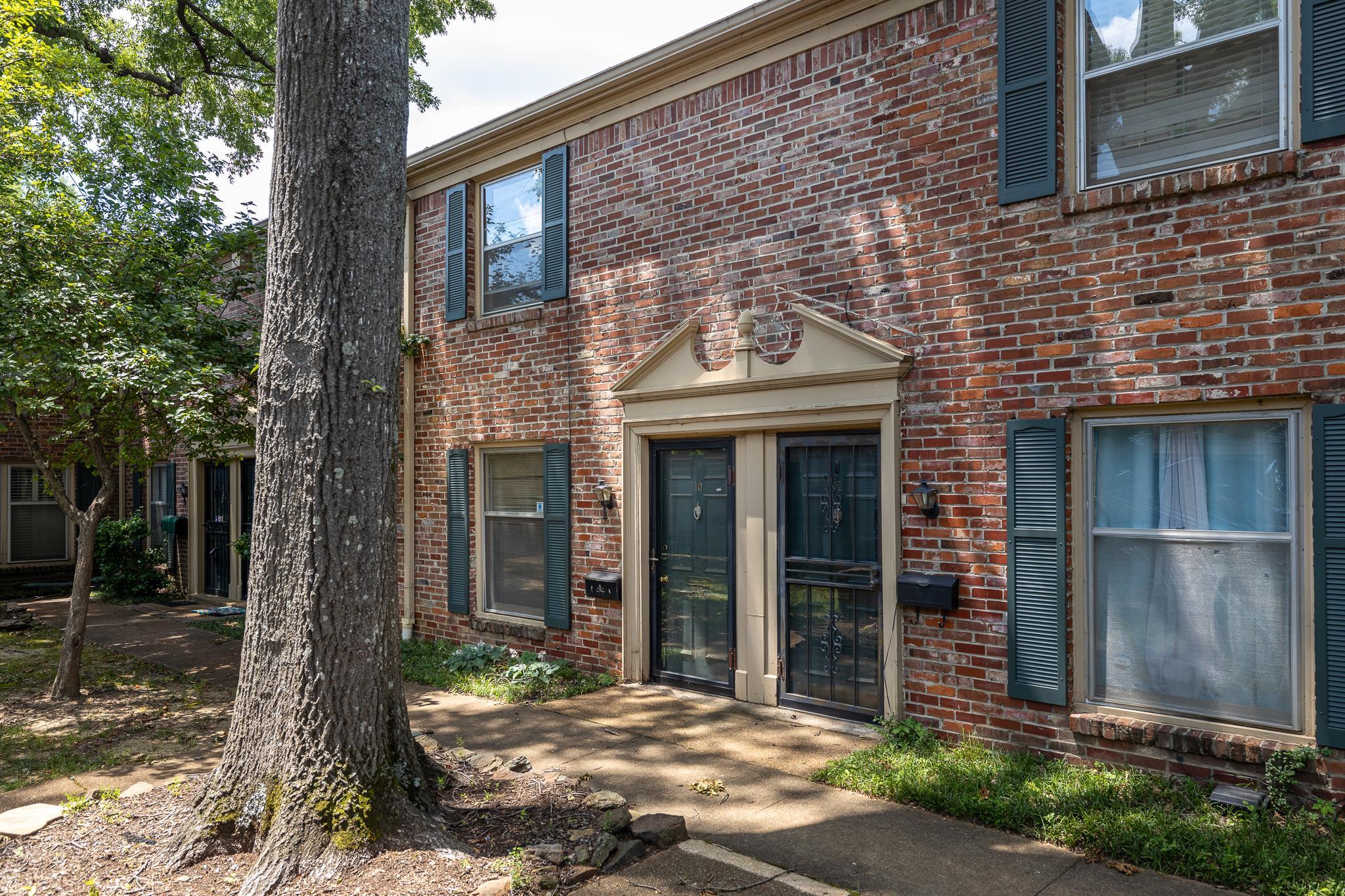 1204 CHAMBERLAIN DR Unit: 10