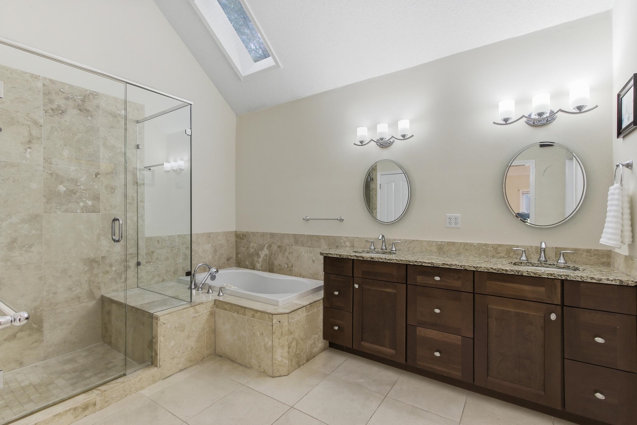 971 ROLLING OAKS LN
