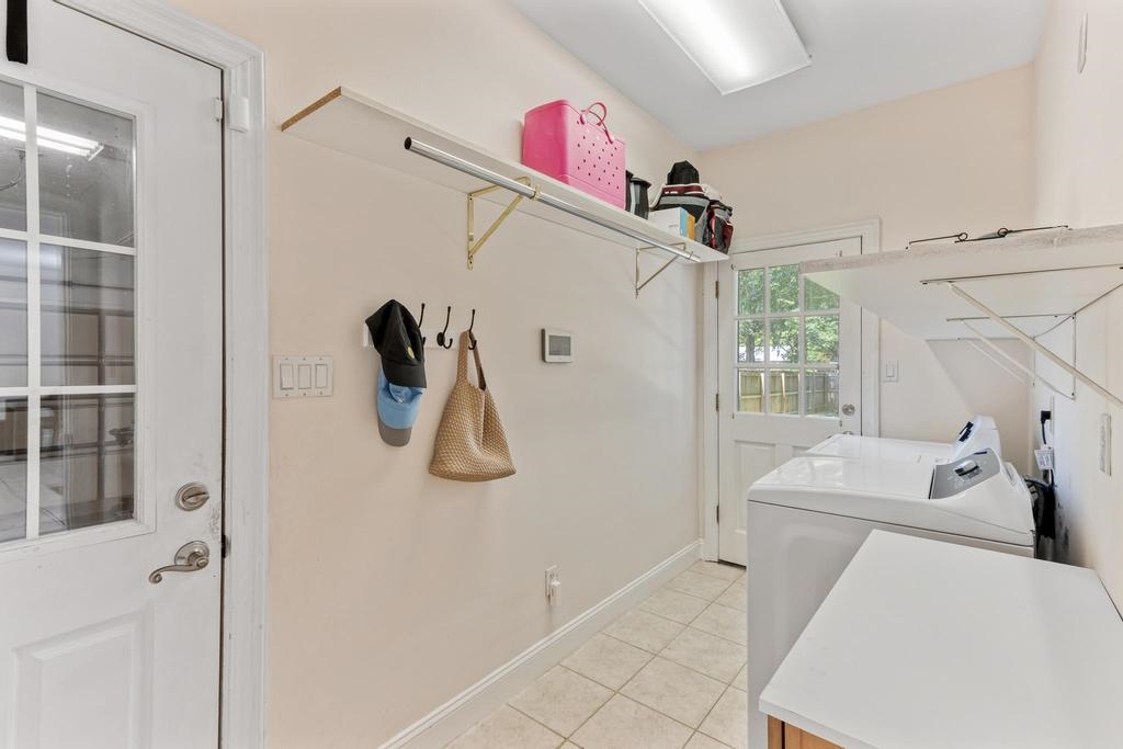 971 ROLLING OAKS LN