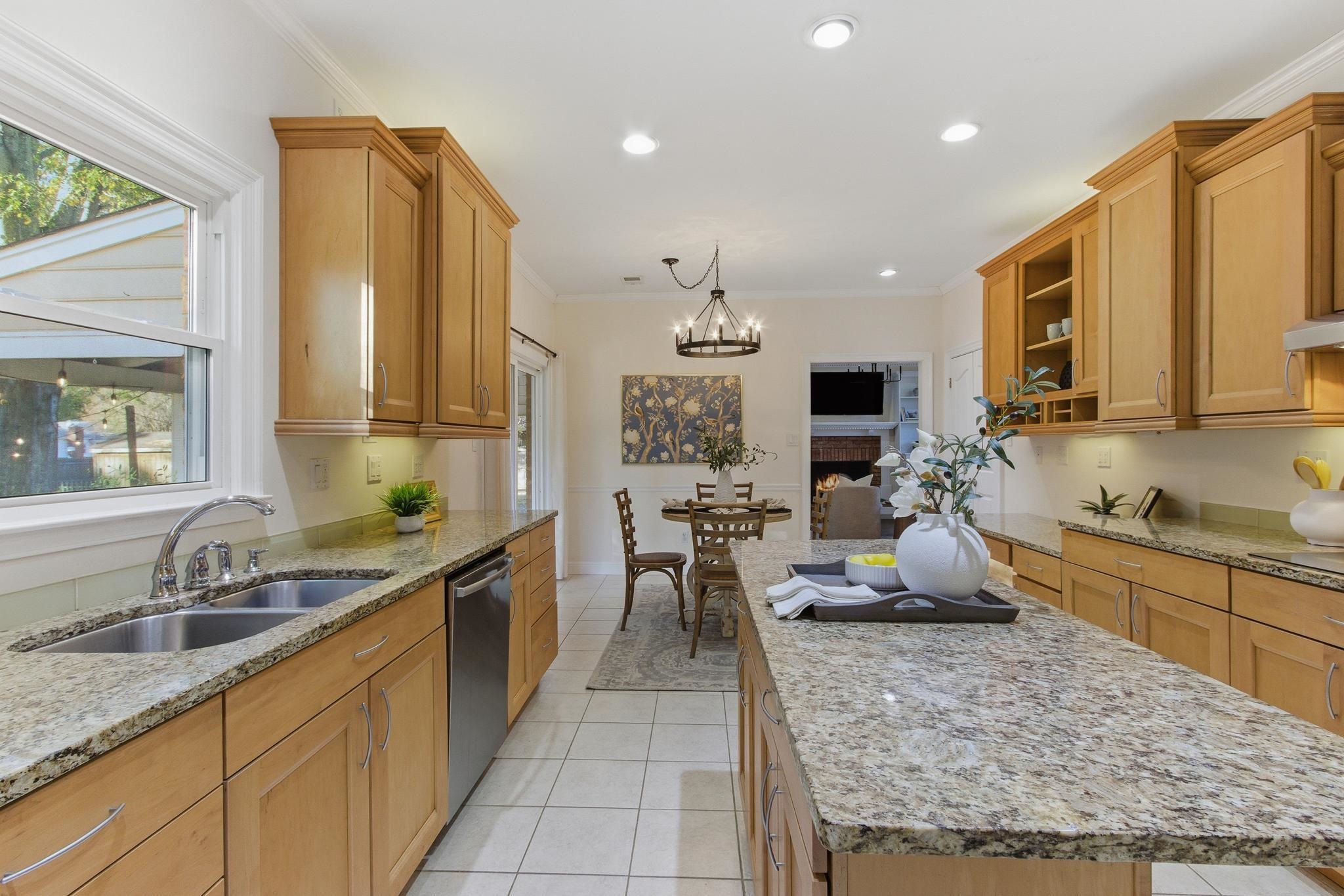 971 ROLLING OAKS LN