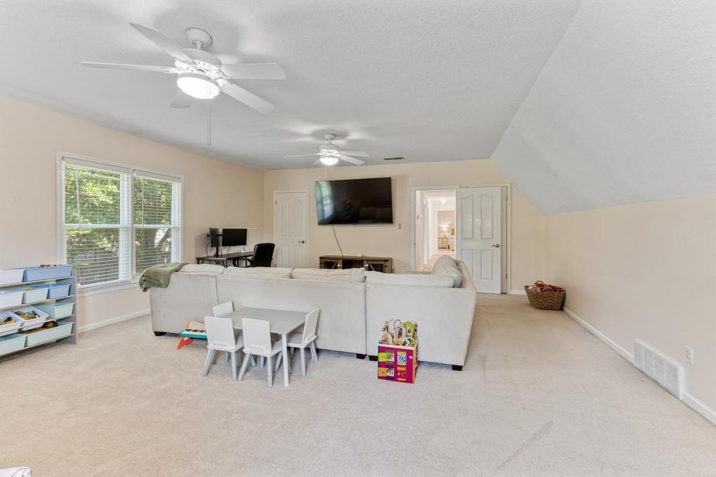 971 ROLLING OAKS LN