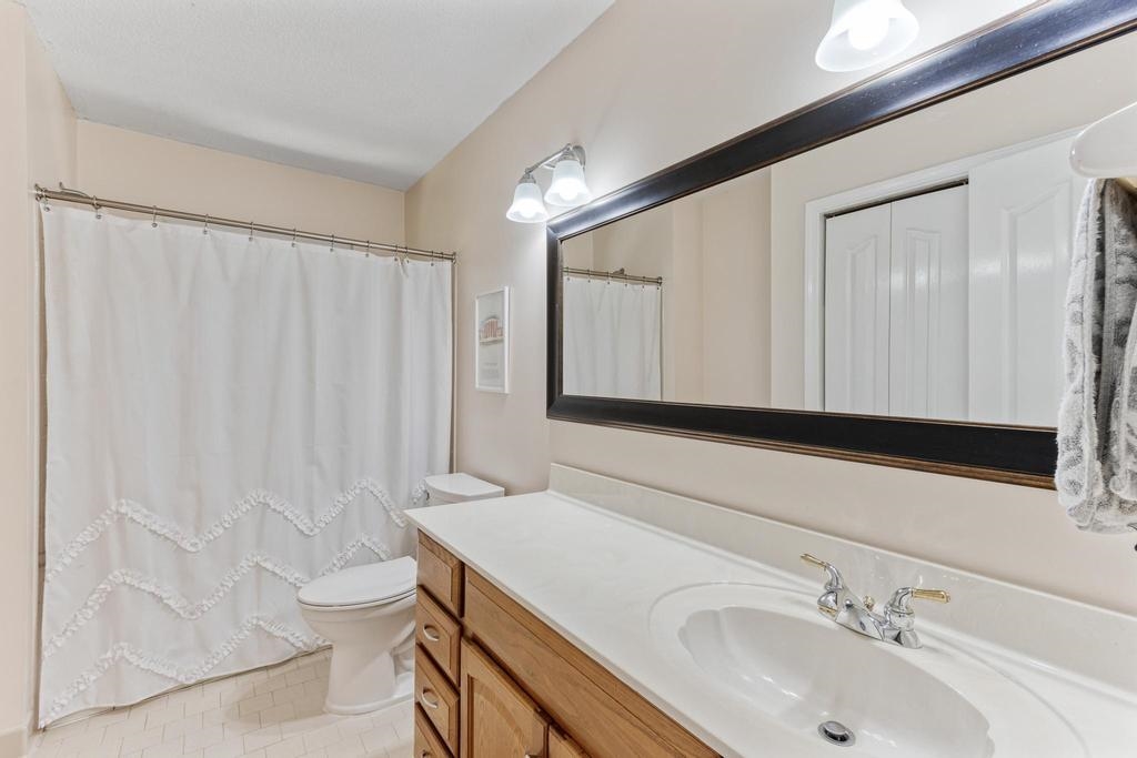 971 ROLLING OAKS LN