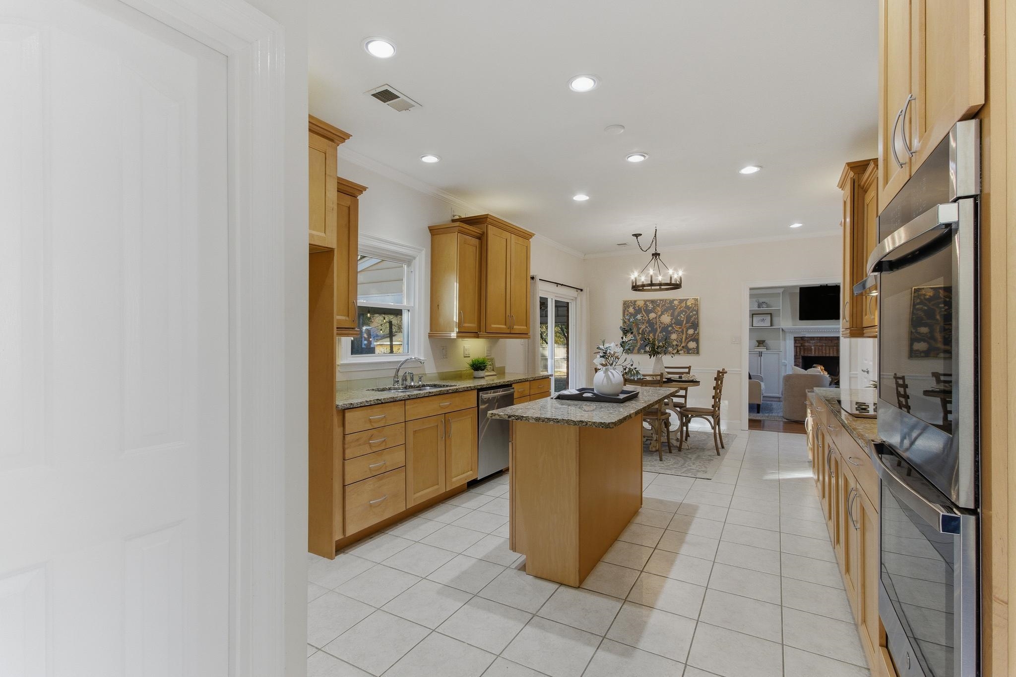 971 ROLLING OAKS LN