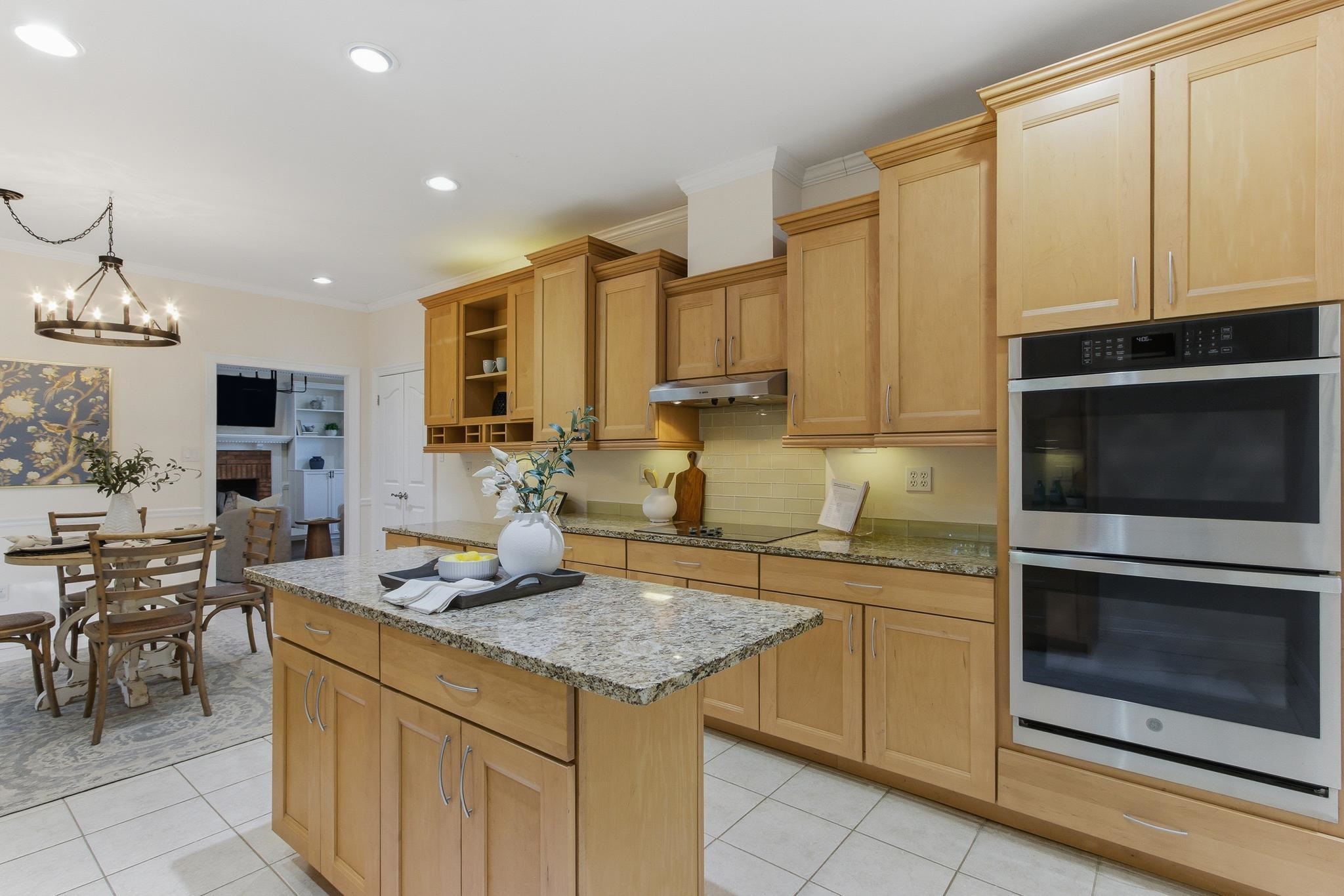 971 ROLLING OAKS LN