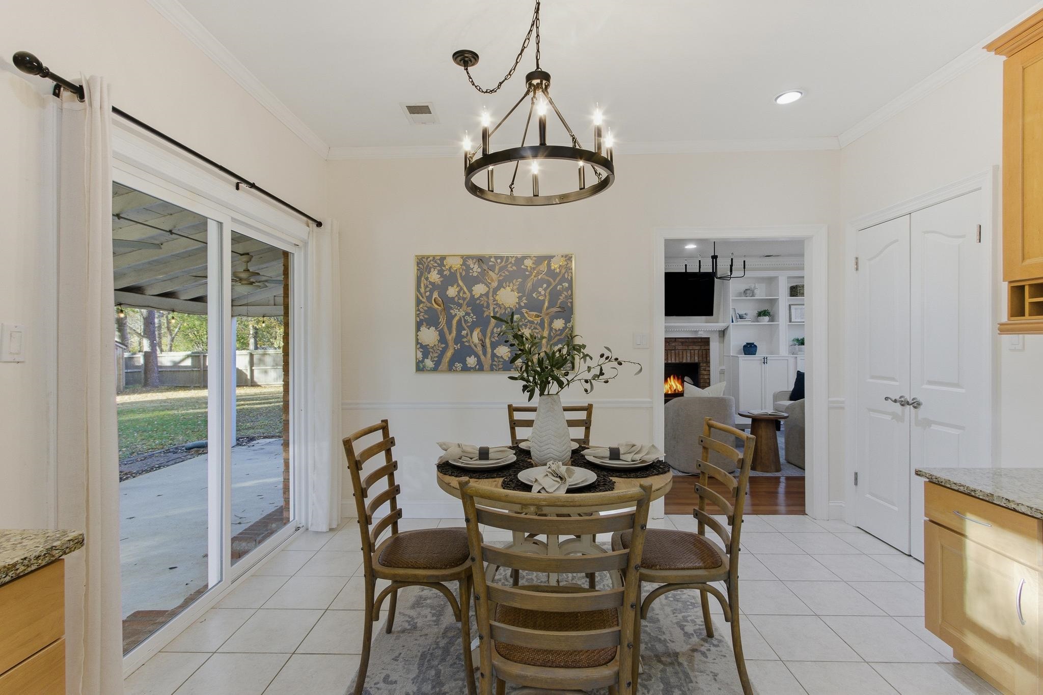971 ROLLING OAKS LN