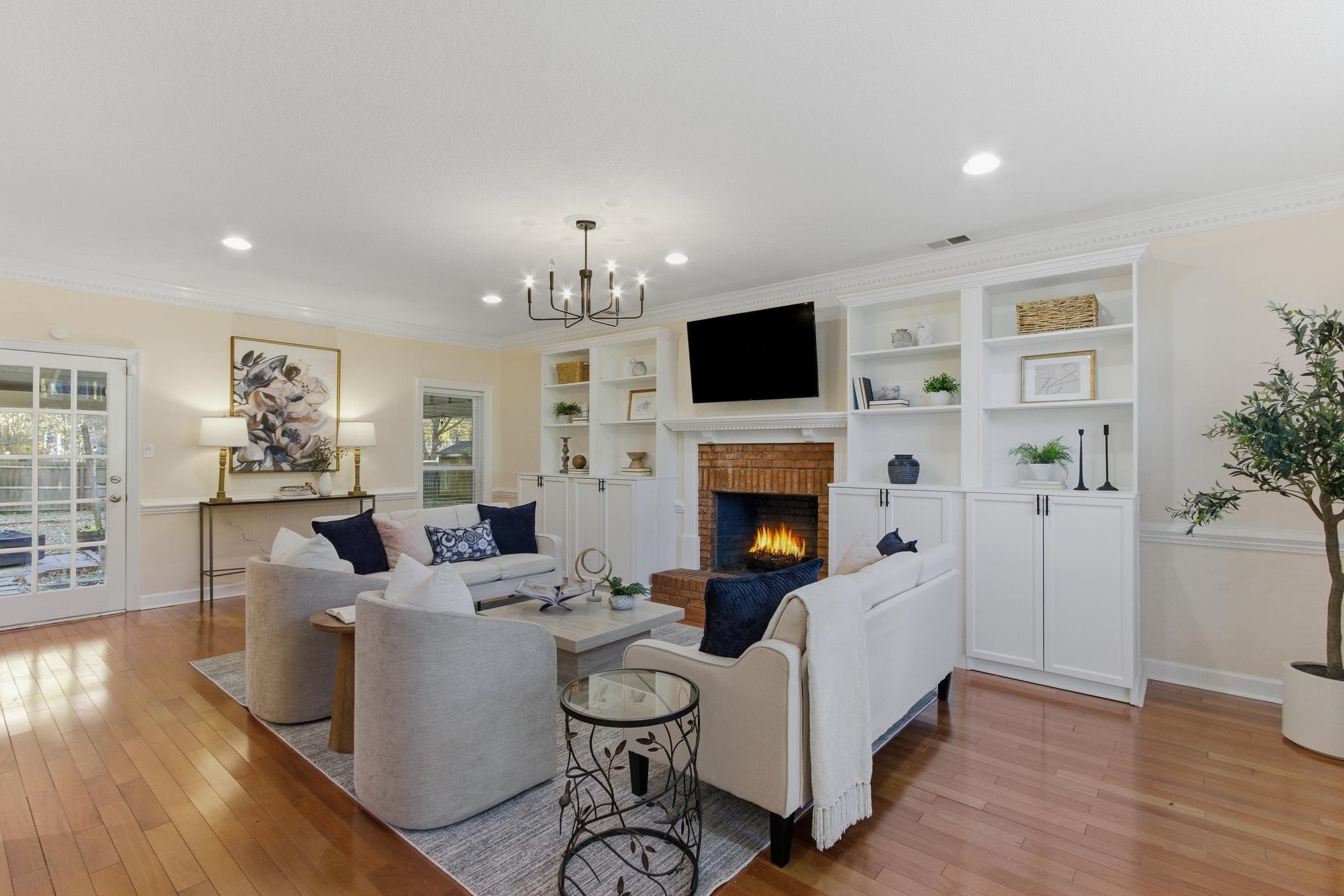 971 ROLLING OAKS LN