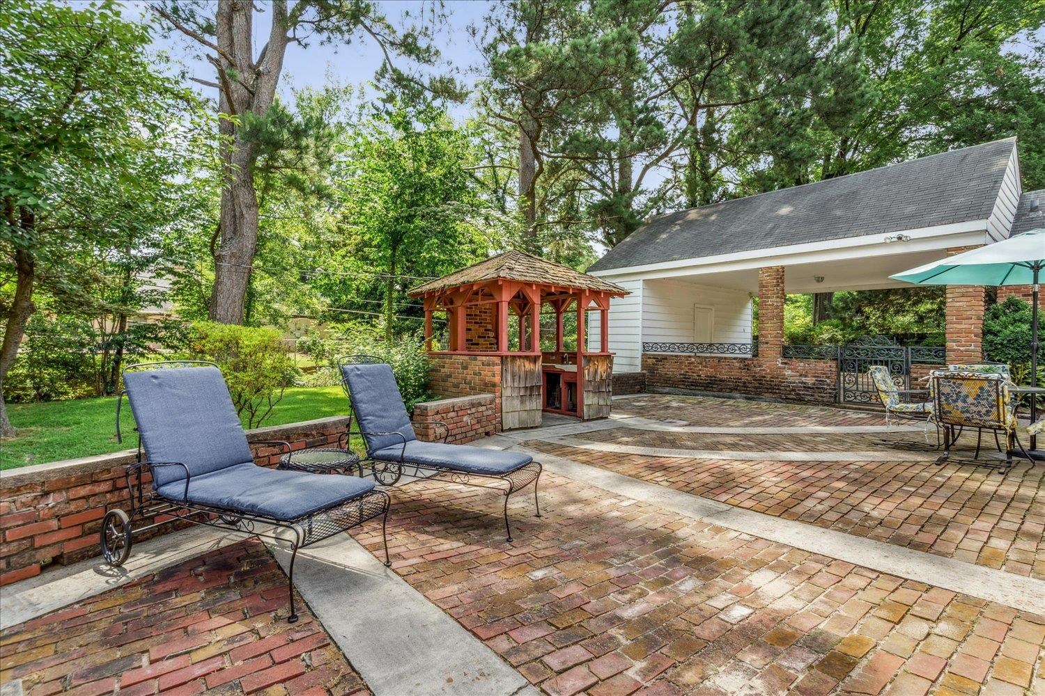 1484 LANCASTER DR