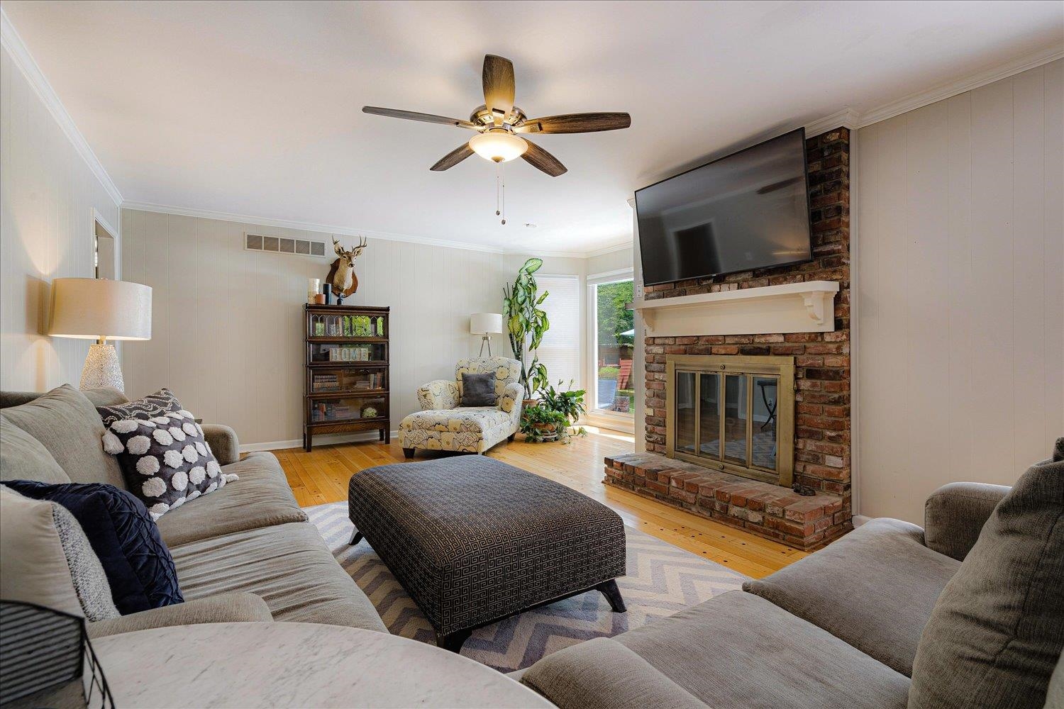 1484 LANCASTER DR