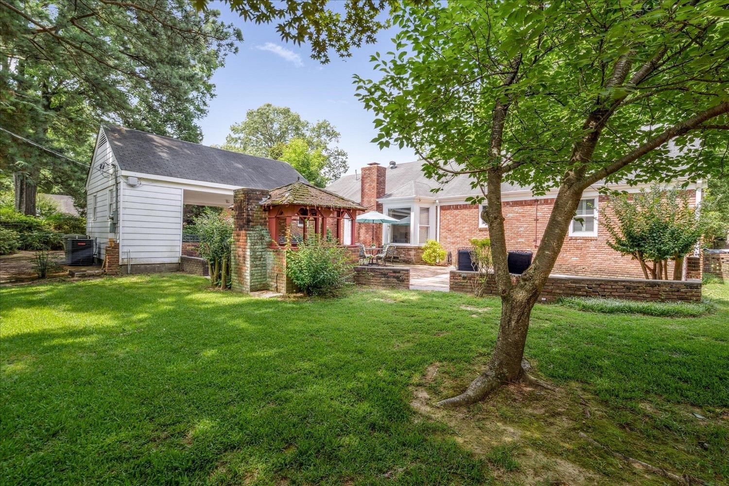 1484 LANCASTER DR