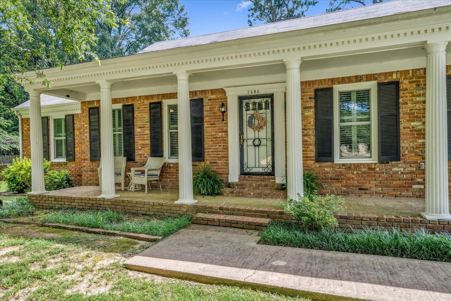 1484 LANCASTER DR