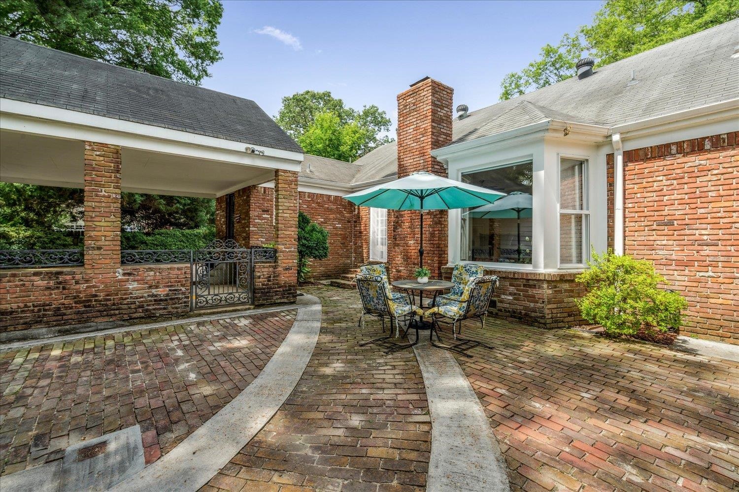 1484 LANCASTER DR