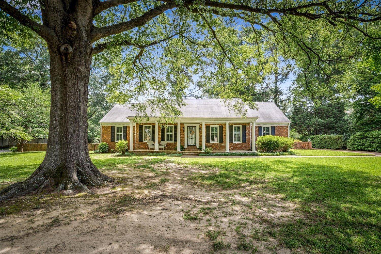 1484 LANCASTER DR
