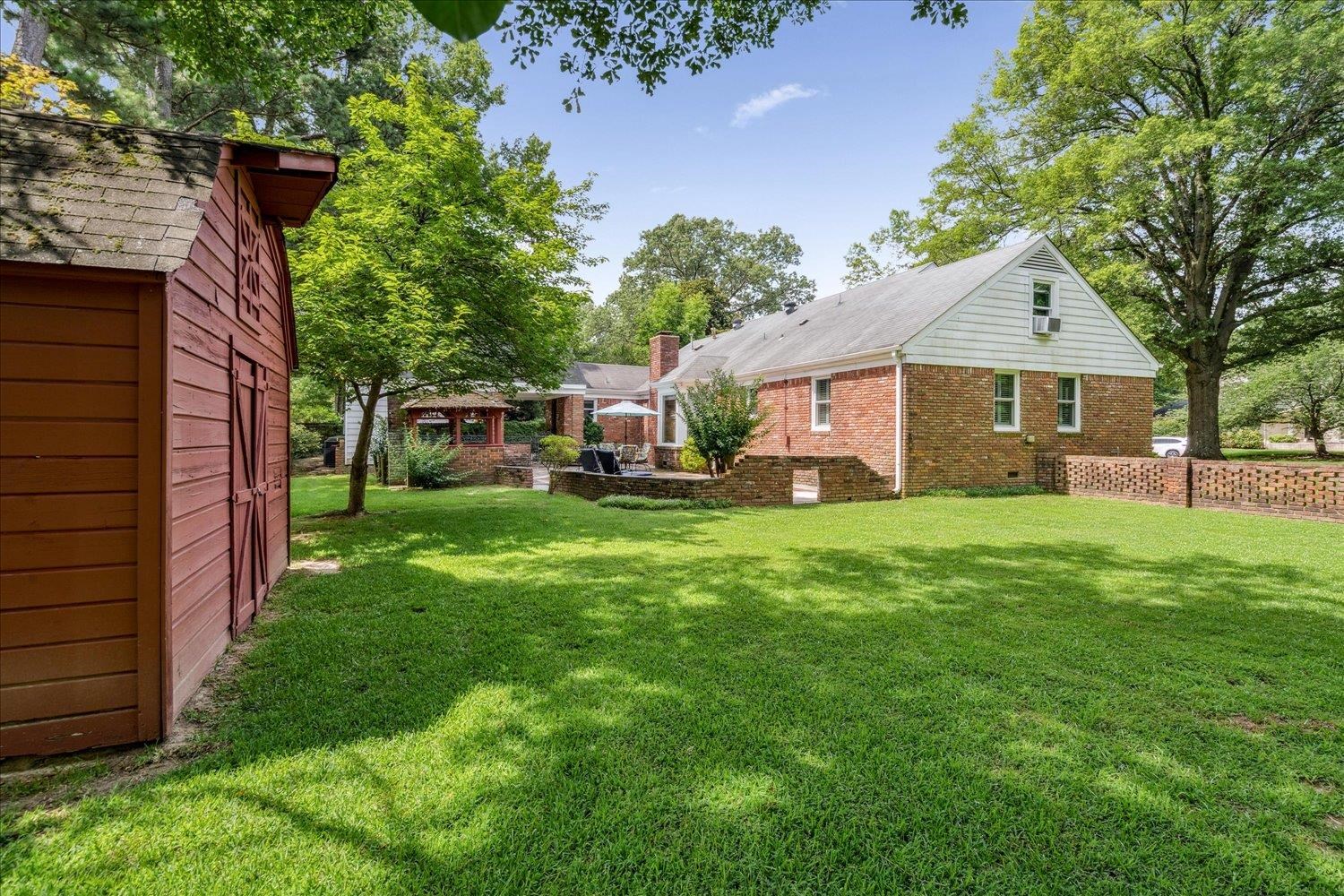 1484 LANCASTER DR