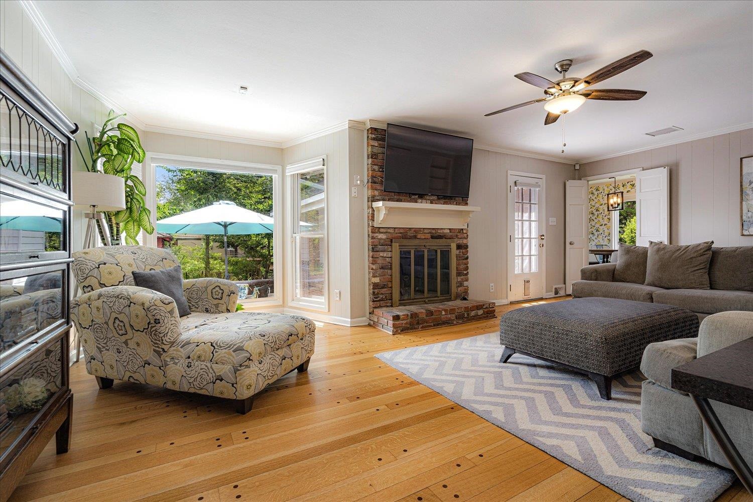 1484 LANCASTER DR