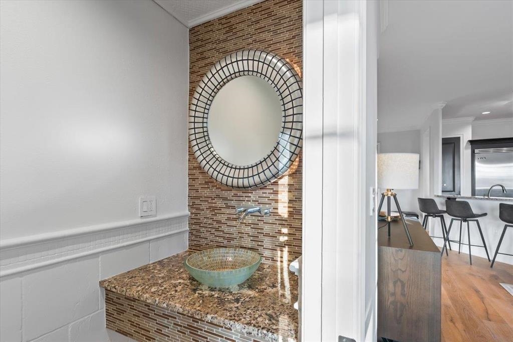 65 E PONTOTOC AVE Unit: 301