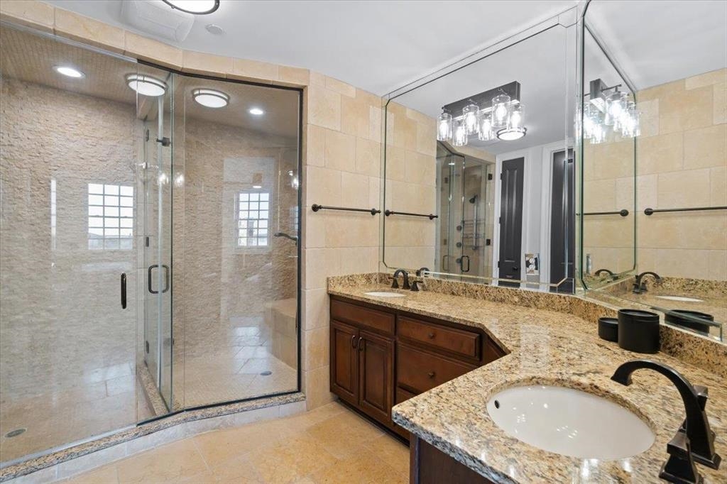 65 E PONTOTOC AVE Unit: 301