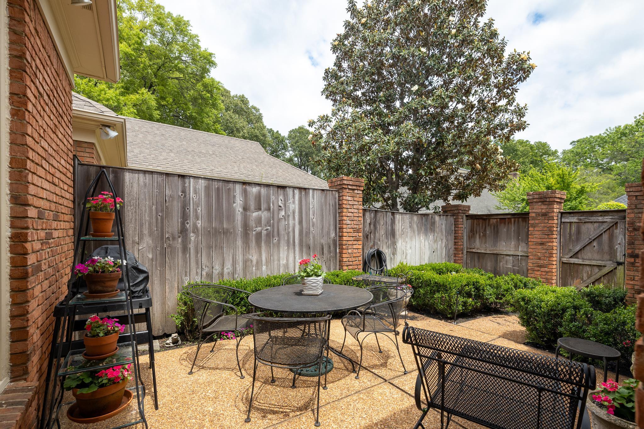 404 WELLINGTON CV