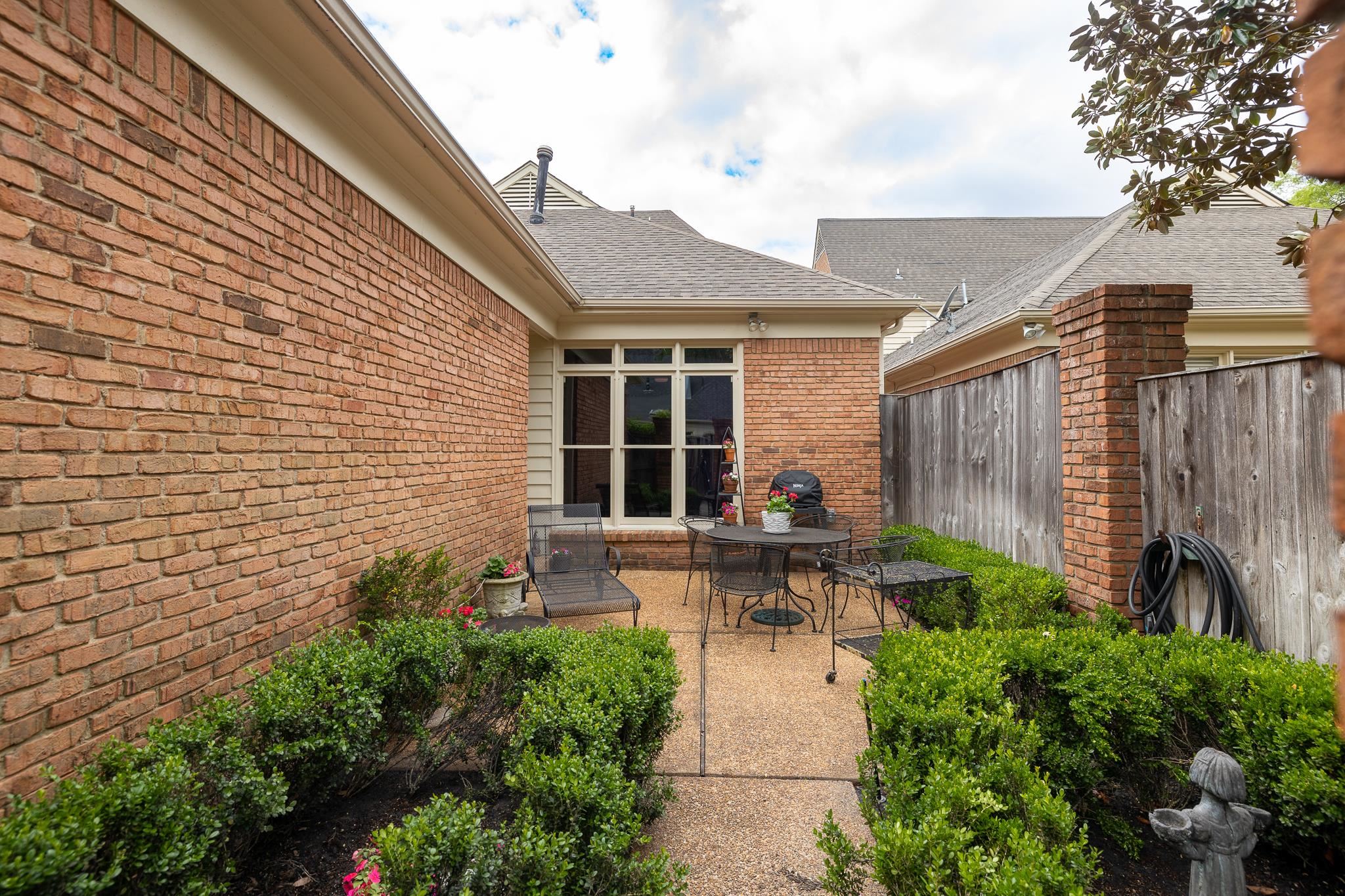 404 WELLINGTON CV