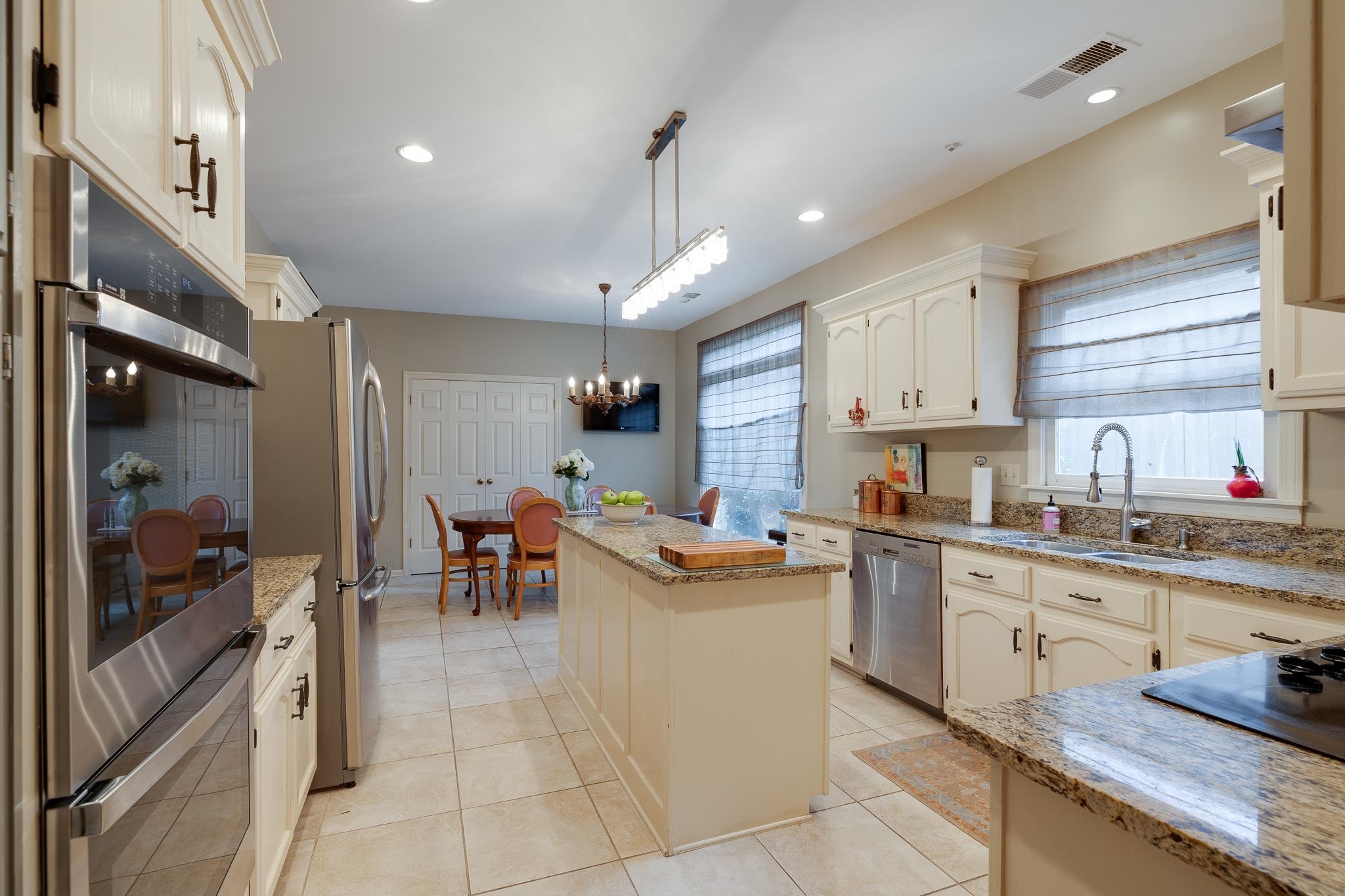 404 WELLINGTON CV