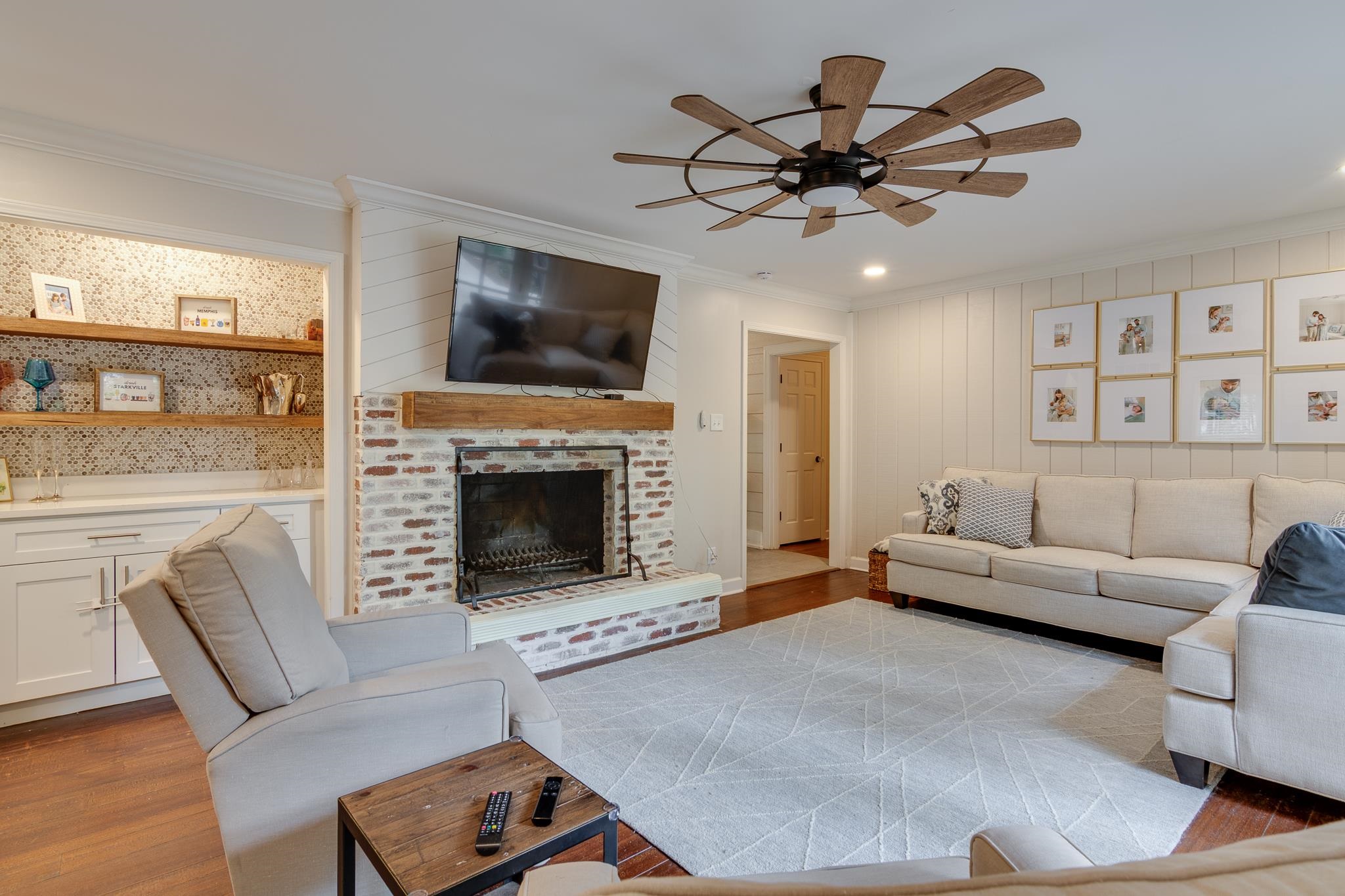 6353 KIRBY OAKS DR