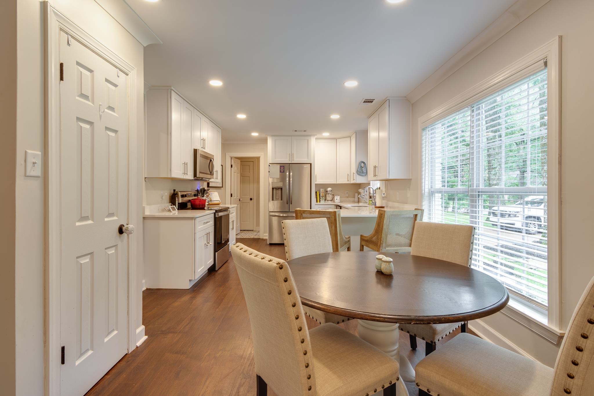 6353 KIRBY OAKS DR