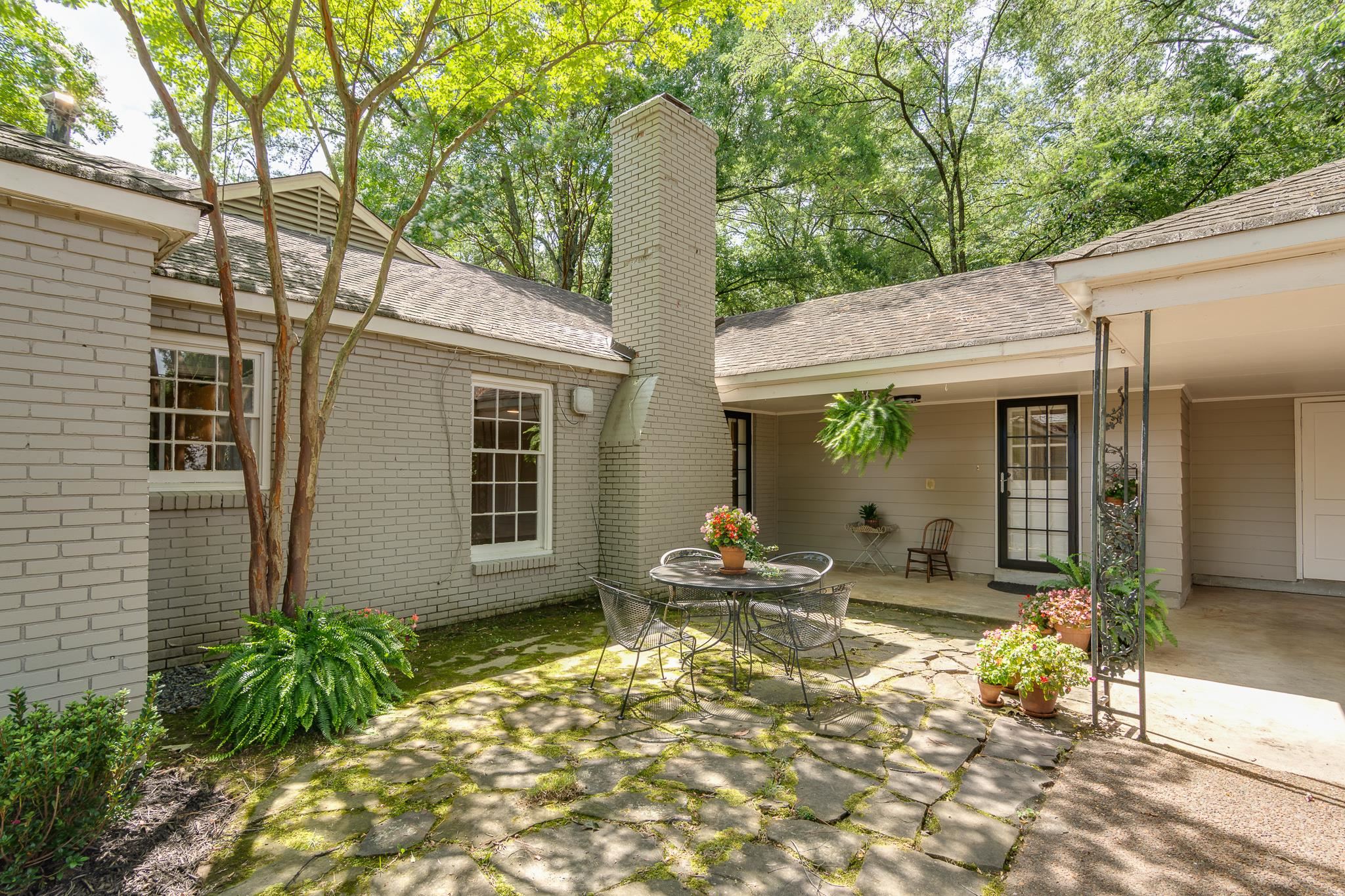 545 THORN RIDGE CV