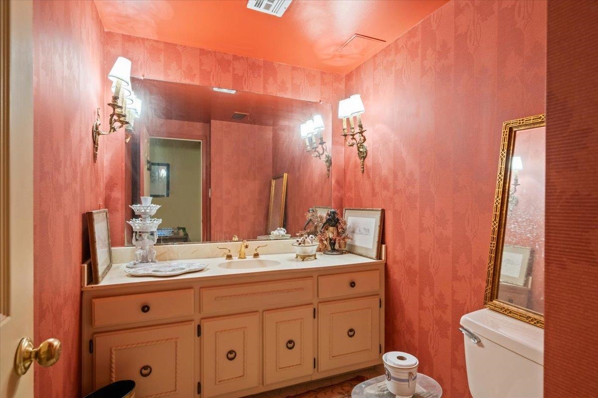 475 N HIGHLAND AVE Unit: 12A B