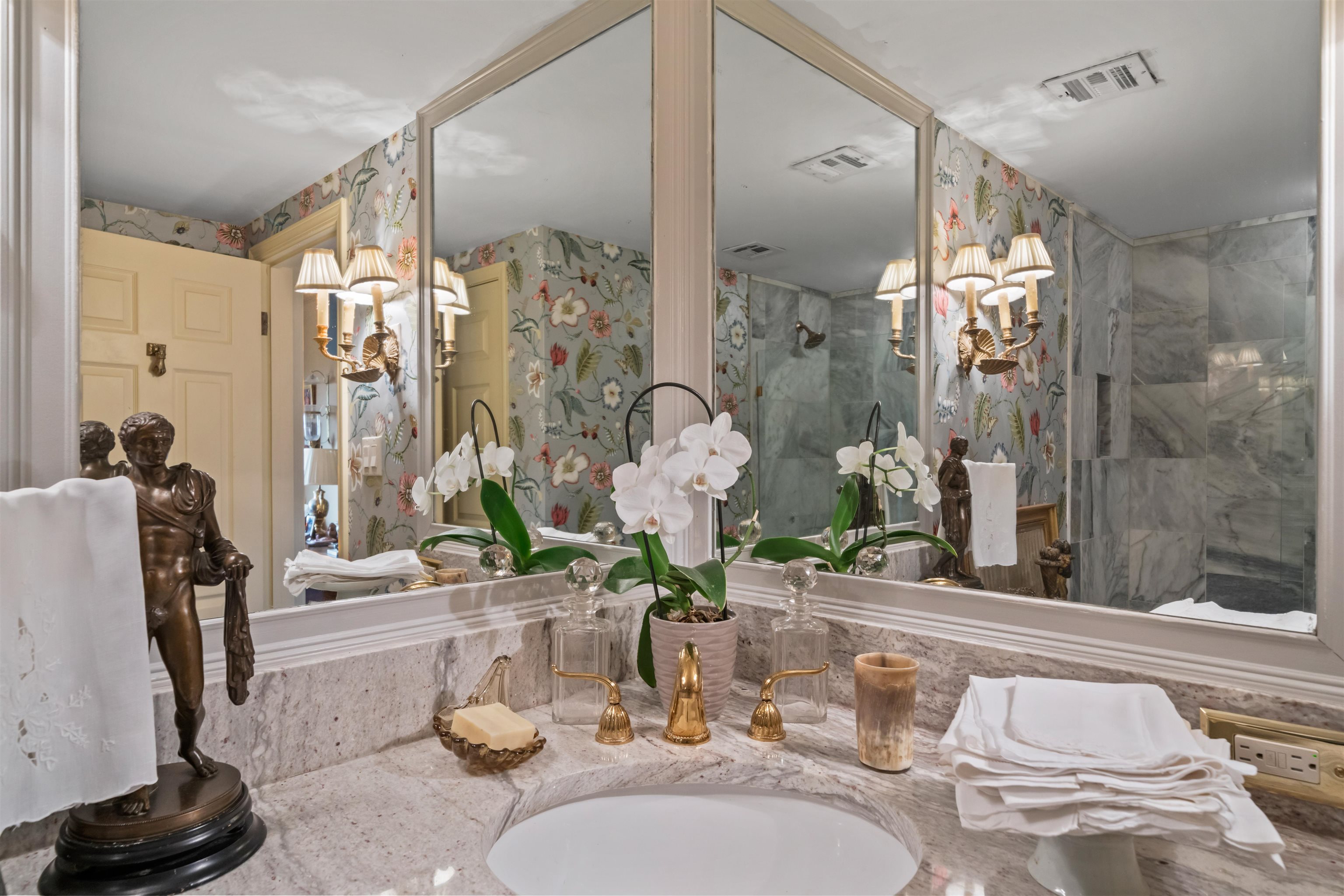 475 N HIGHLAND AVE Unit: 12A B