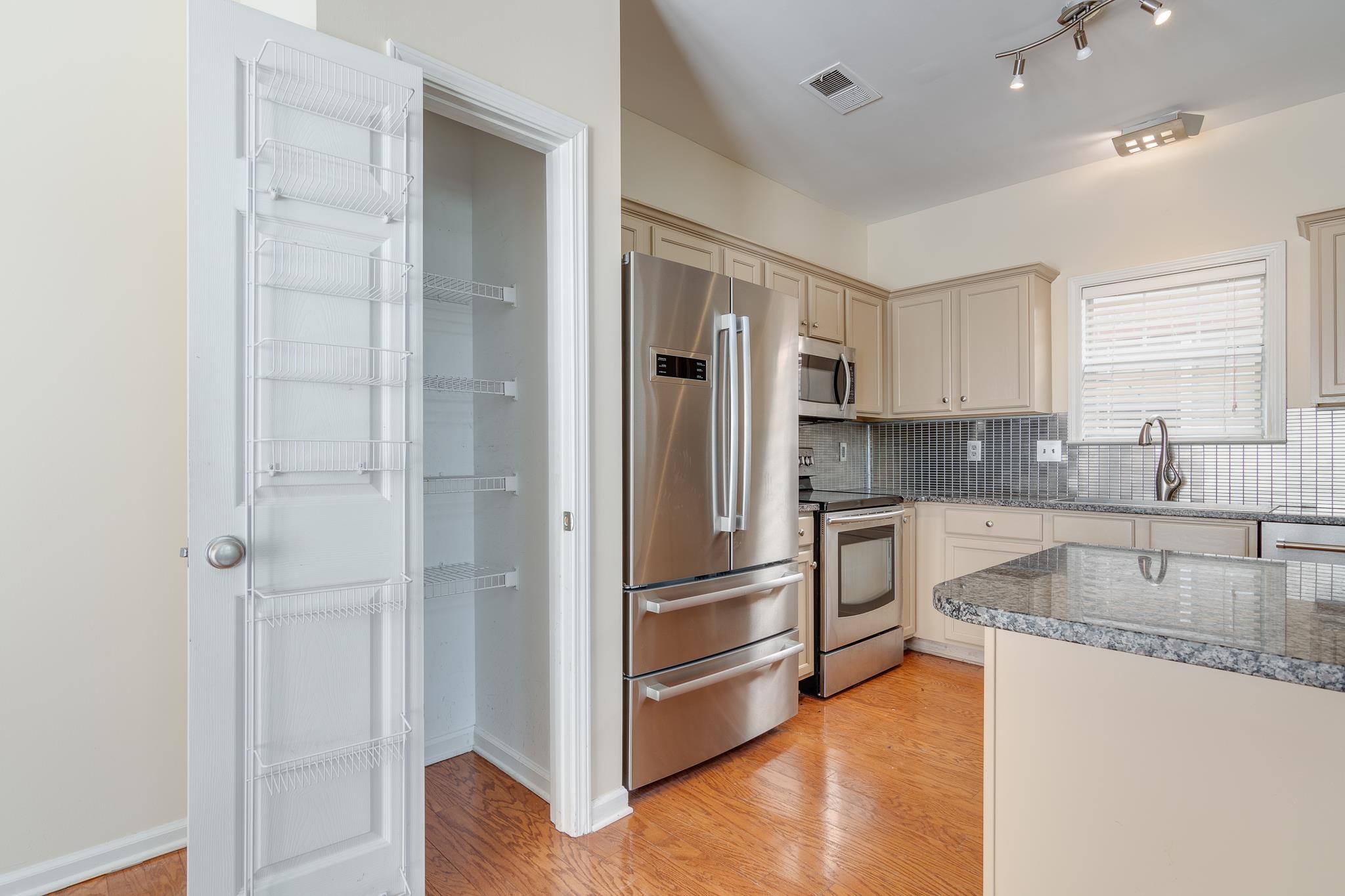 331 FOUNTAIN RIVER DR