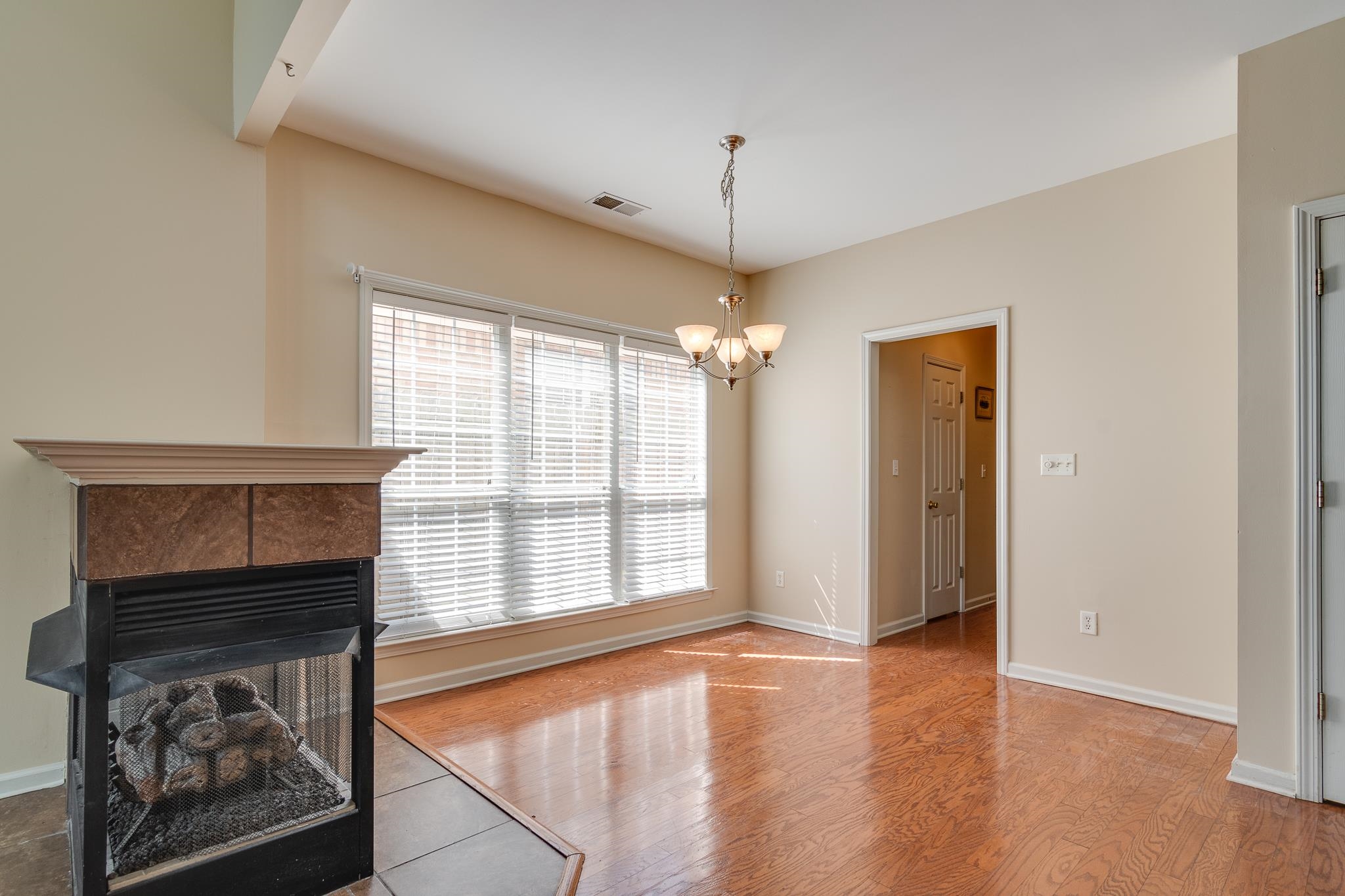 331 FOUNTAIN RIVER DR