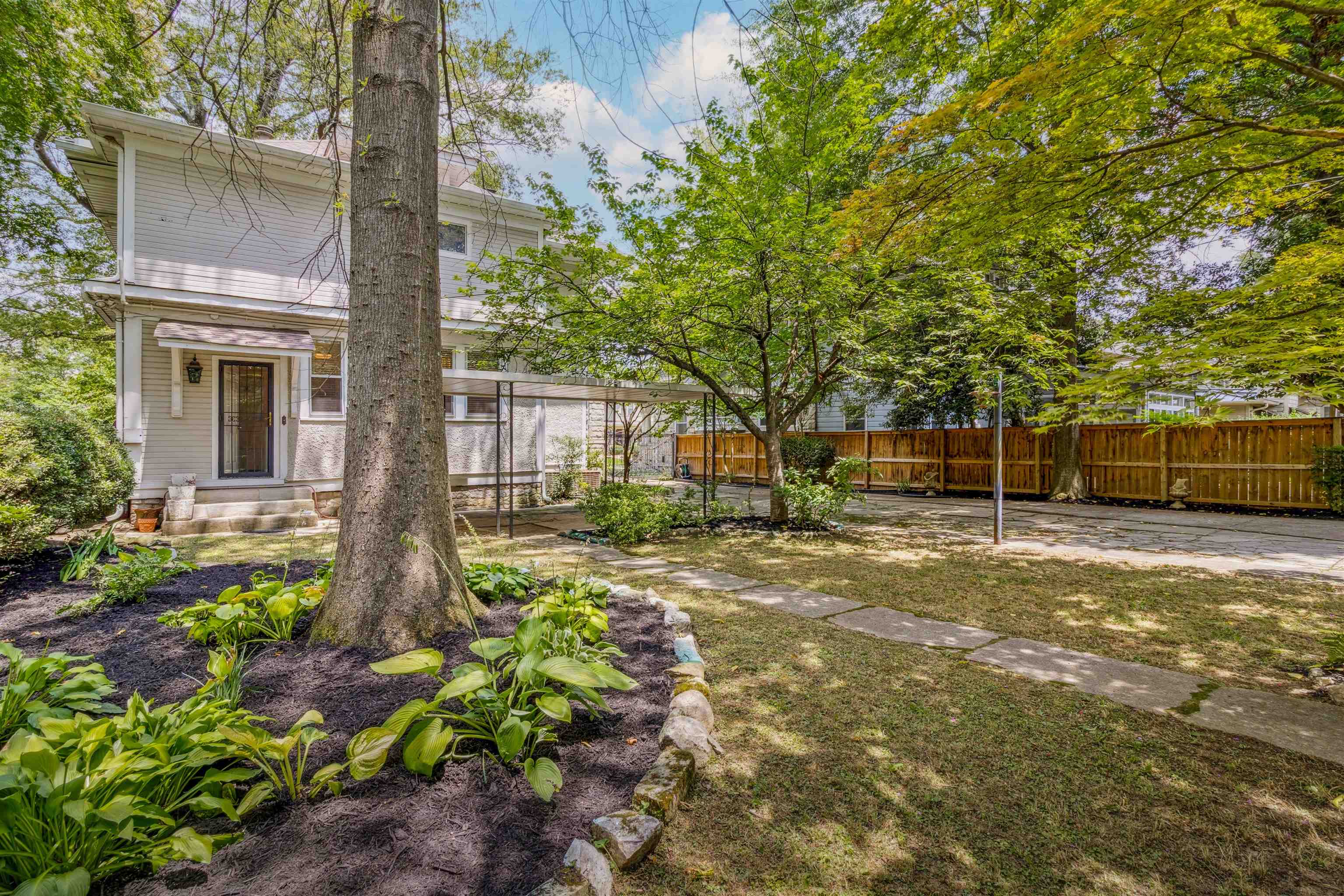 1431 CARR AVE