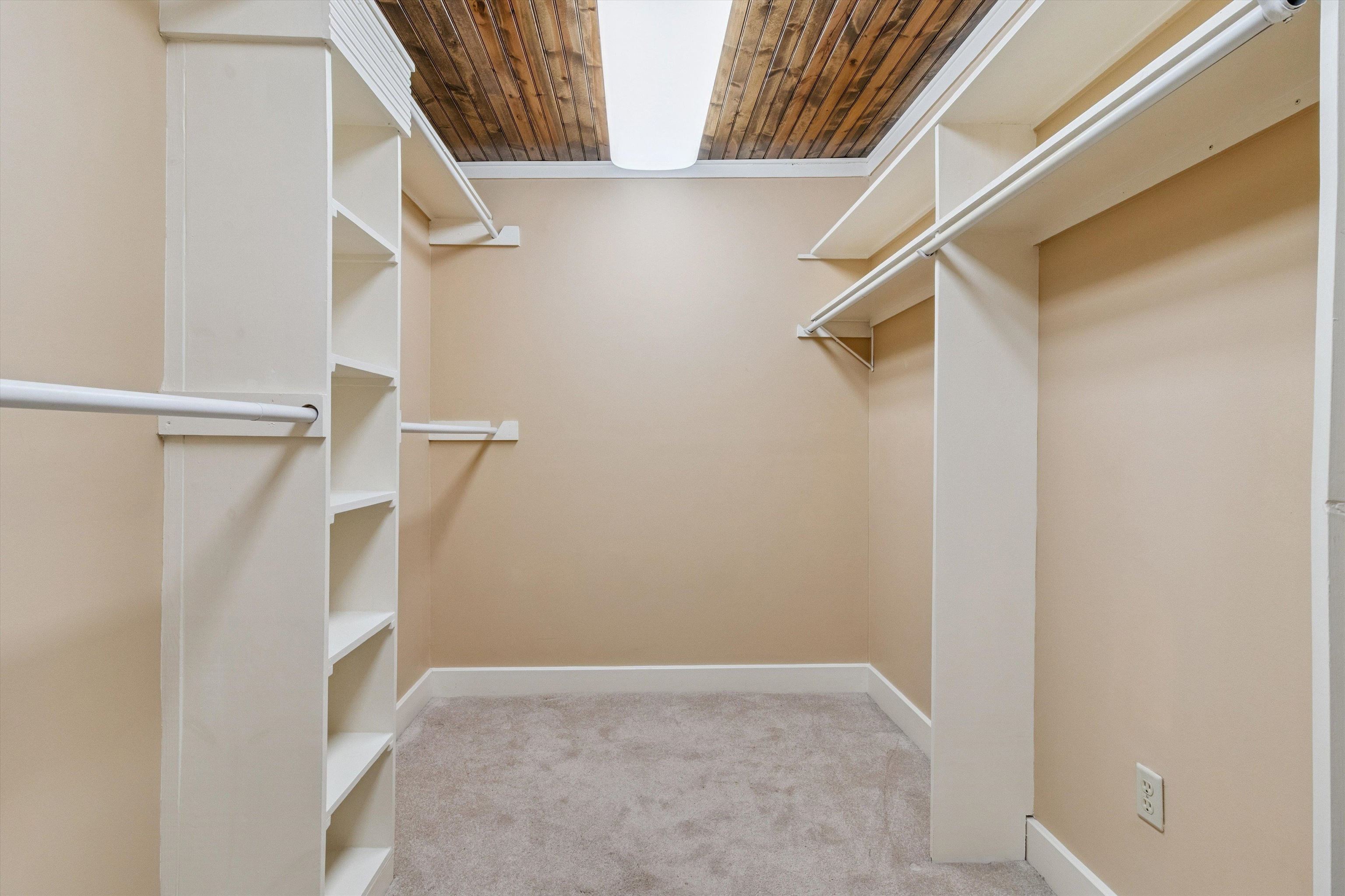1431 CARR AVE