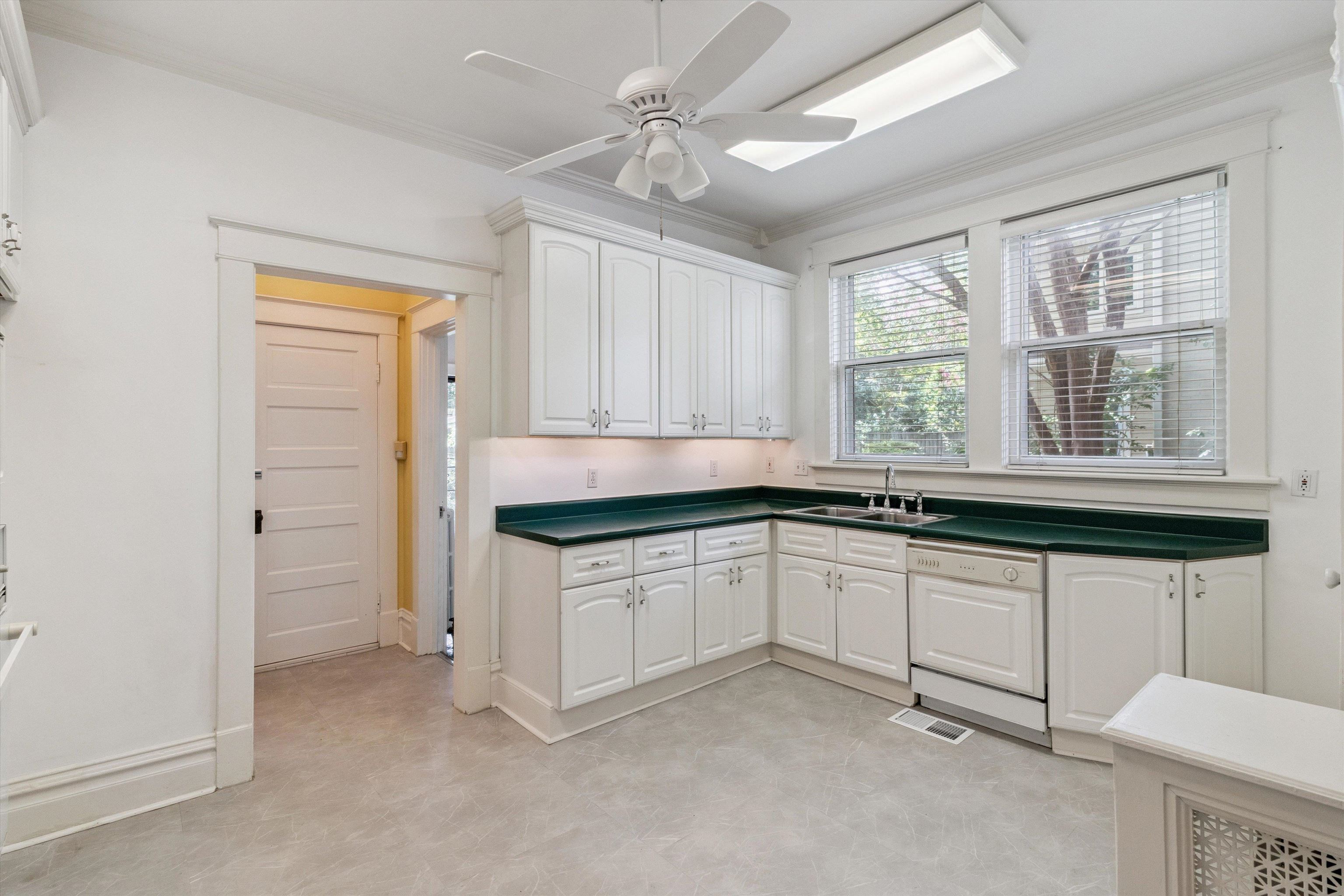 1431 CARR AVE