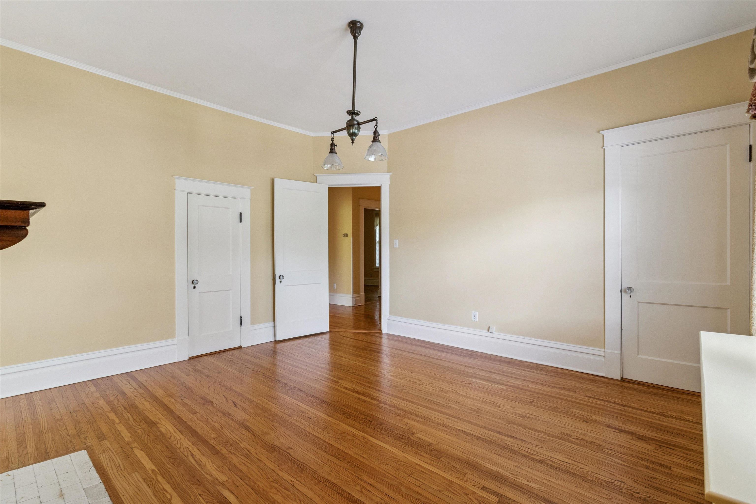 1431 CARR AVE