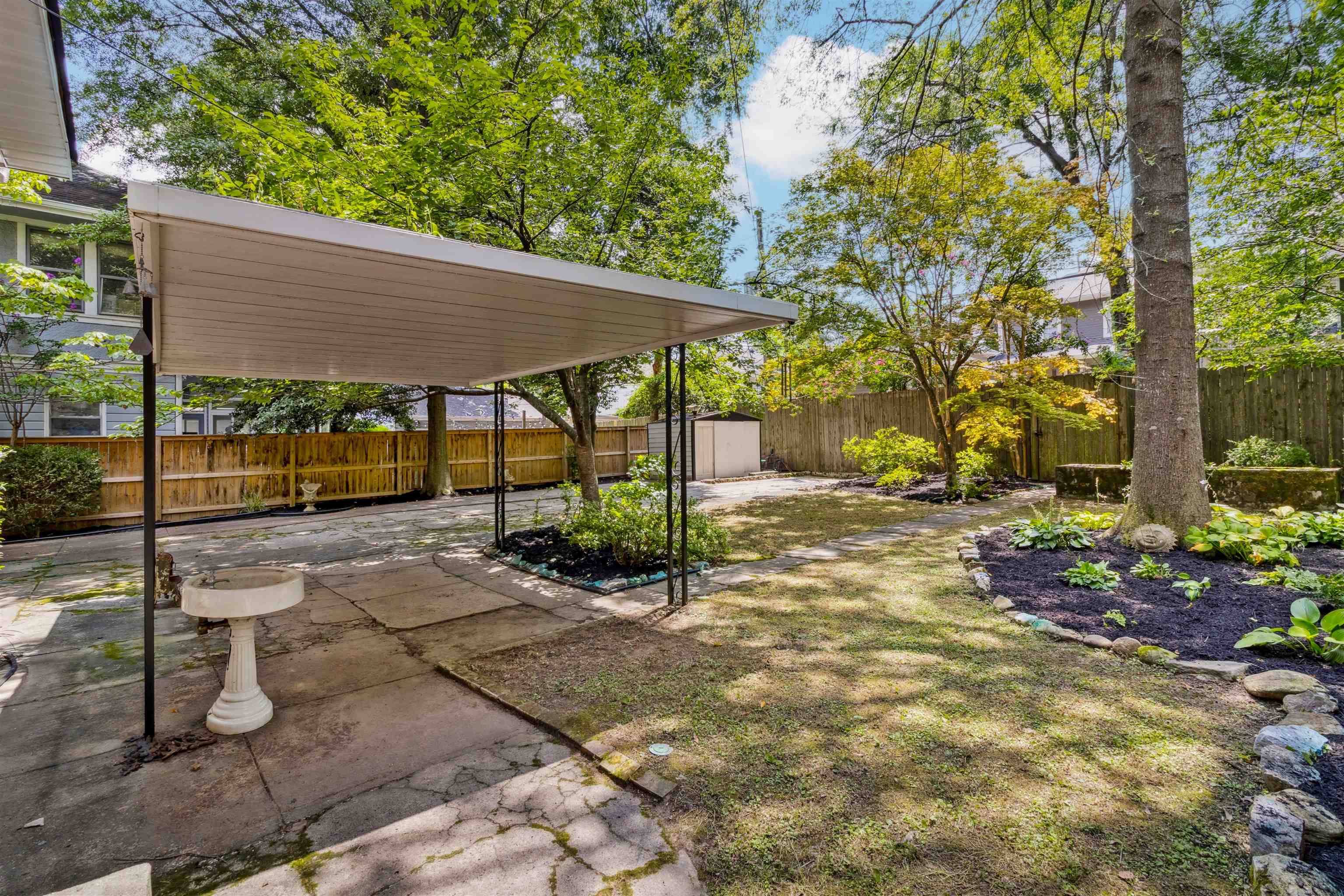 1431 CARR AVE