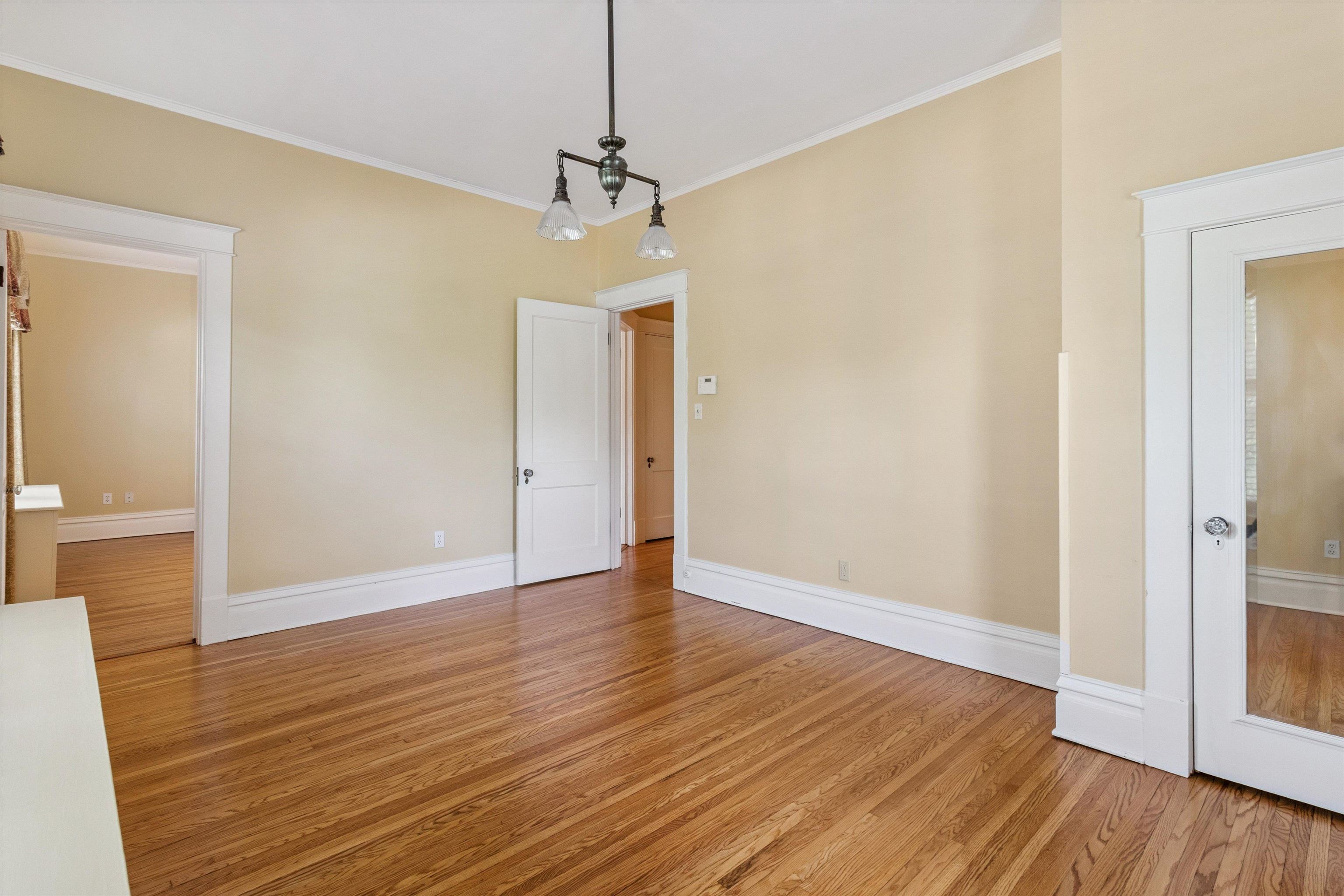 1431 CARR AVE