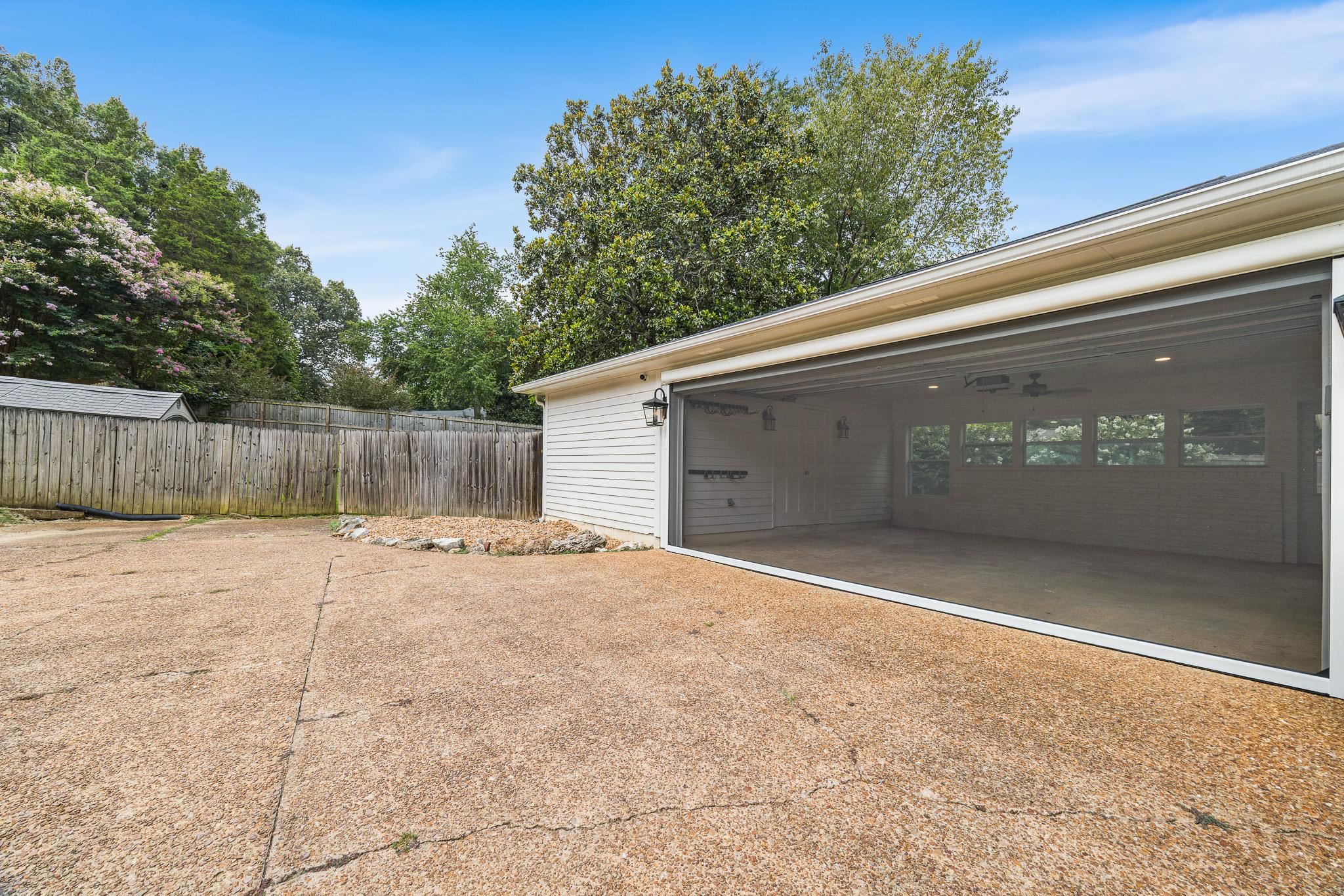 2027 OLD LAKE PIKE