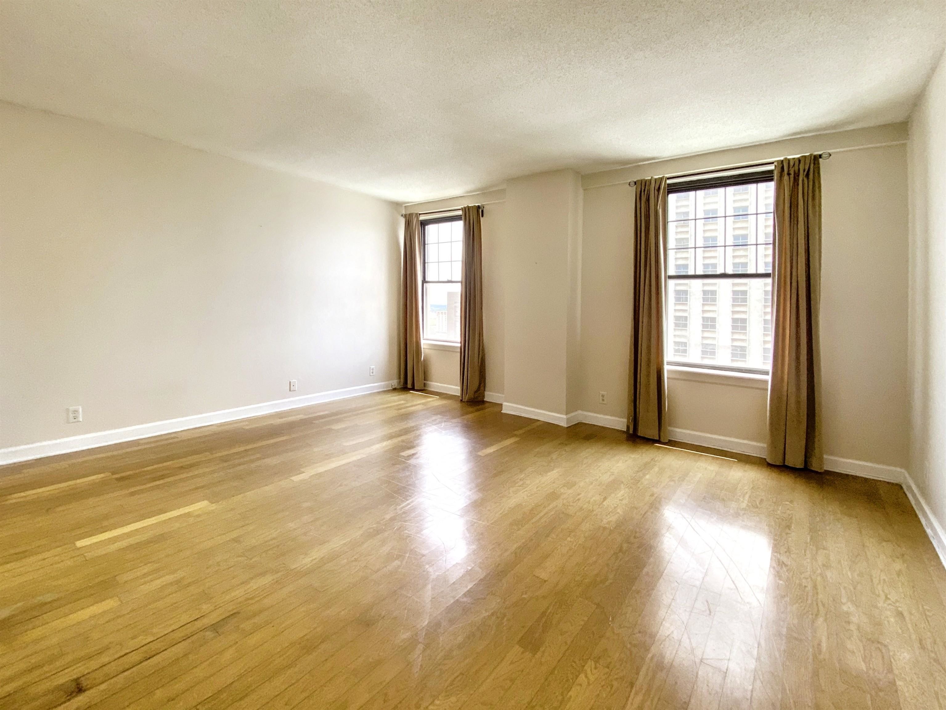 109 N MAIN ST Unit: 1503