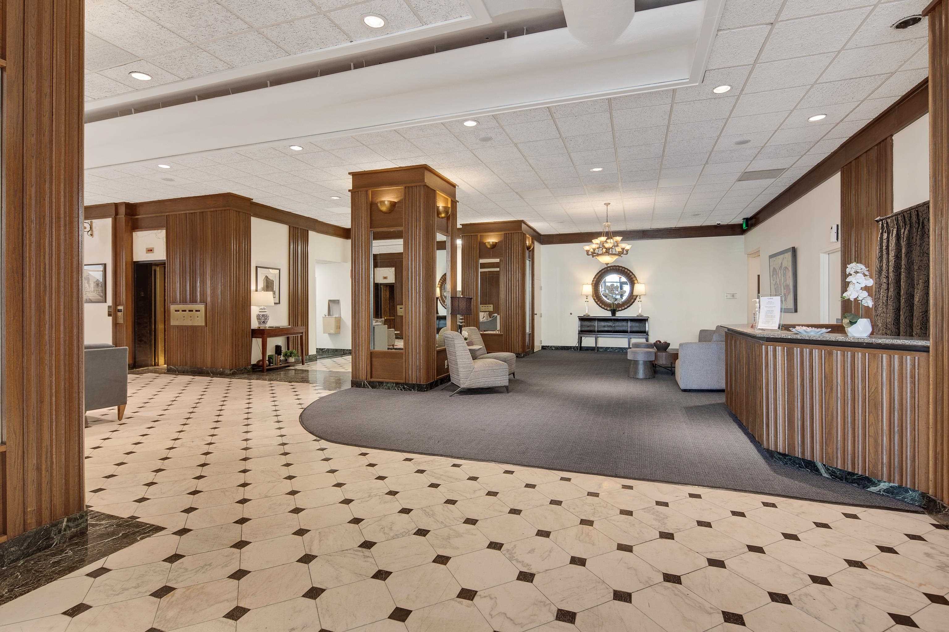 109 N MAIN ST Unit: 1503