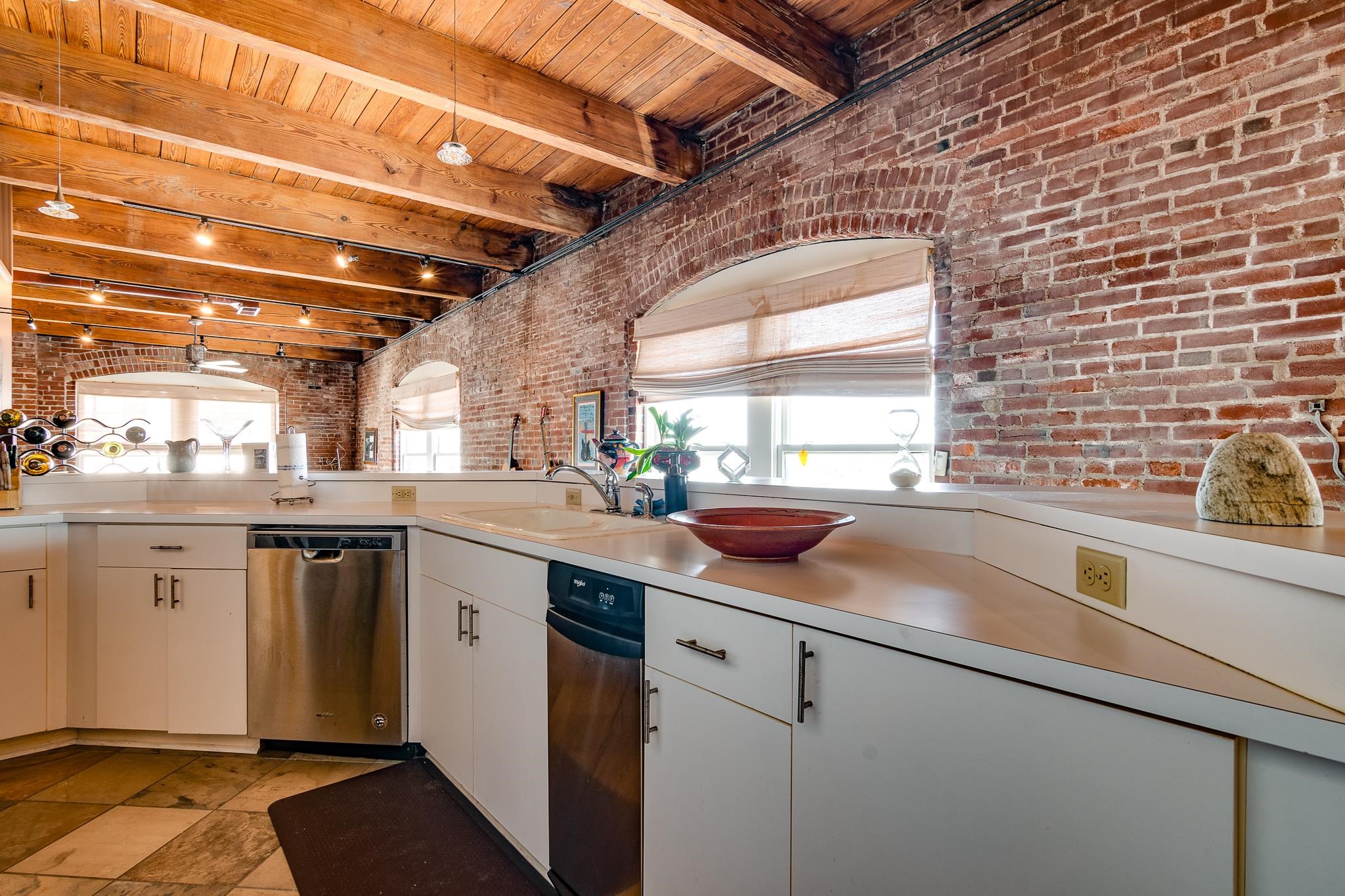 262 WAGNER PL Unit: 402