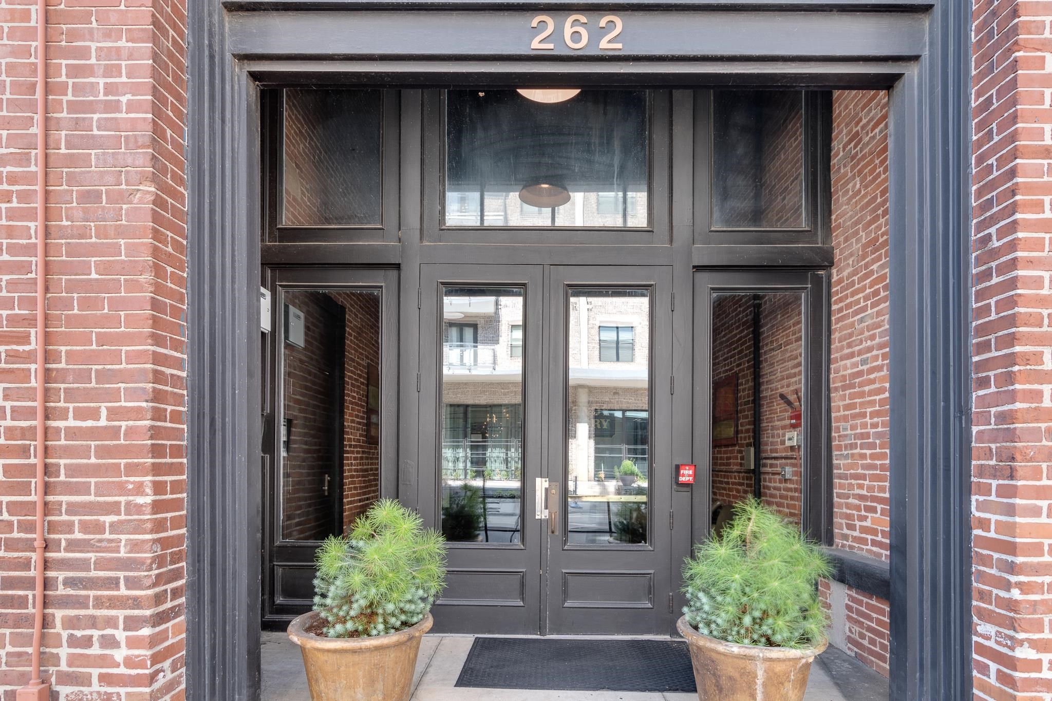 262 WAGNER PL Unit: 402
