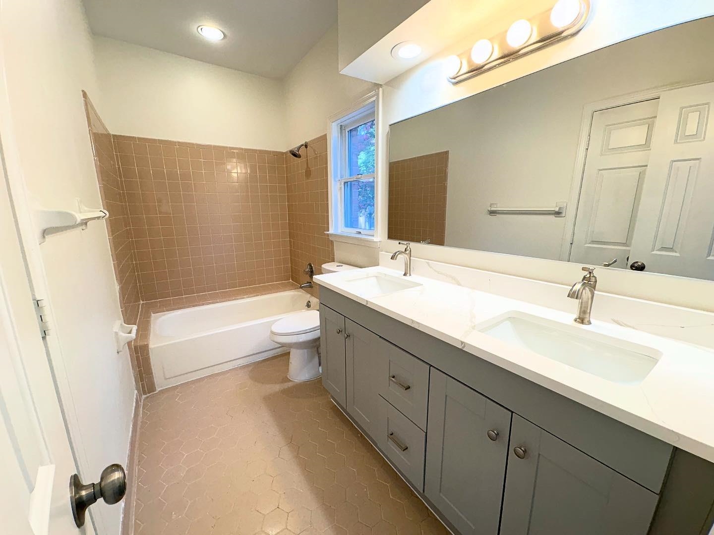 2275 EDGEWOOD CV