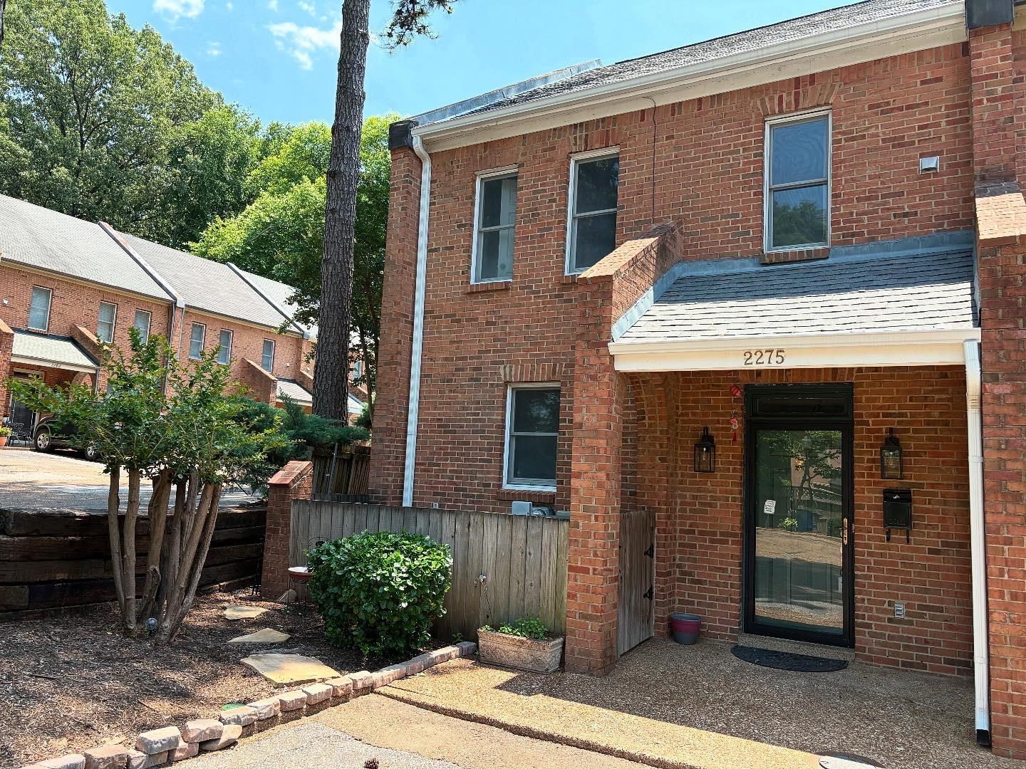 2275 EDGEWOOD CV
