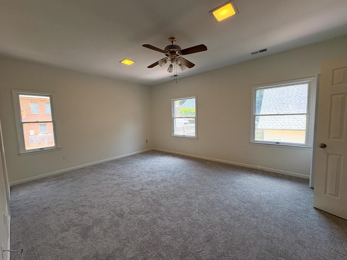 2275 EDGEWOOD CV