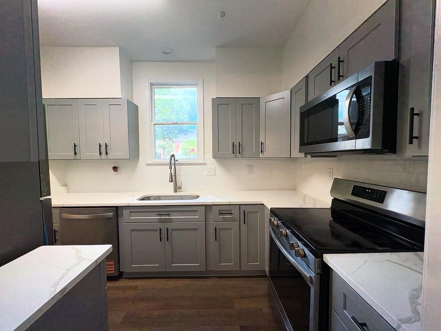 2275 EDGEWOOD CV