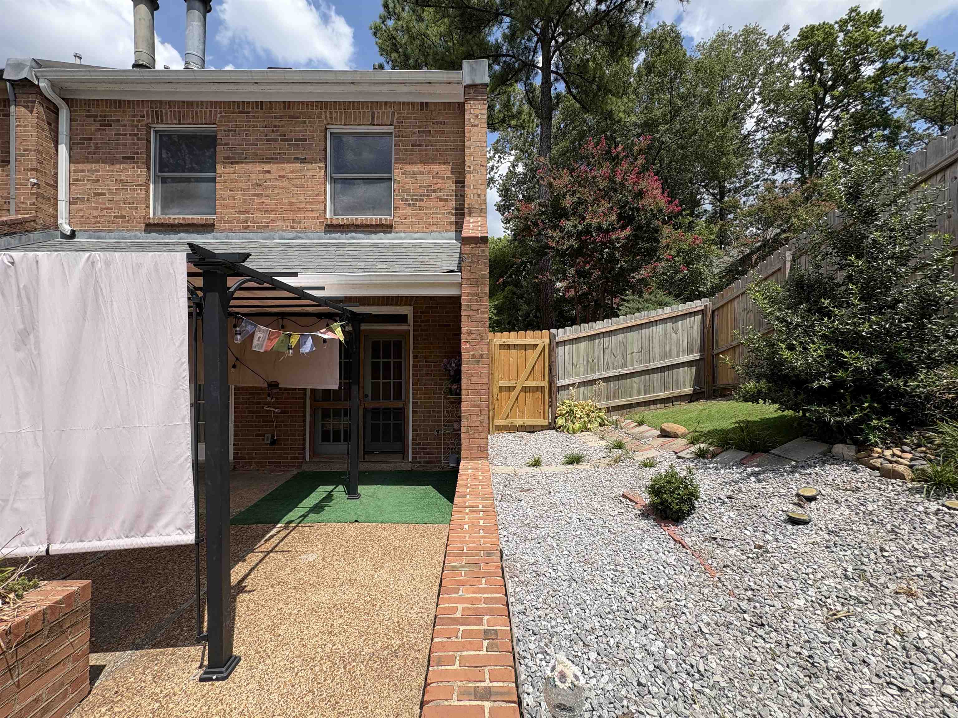 2275 EDGEWOOD CV